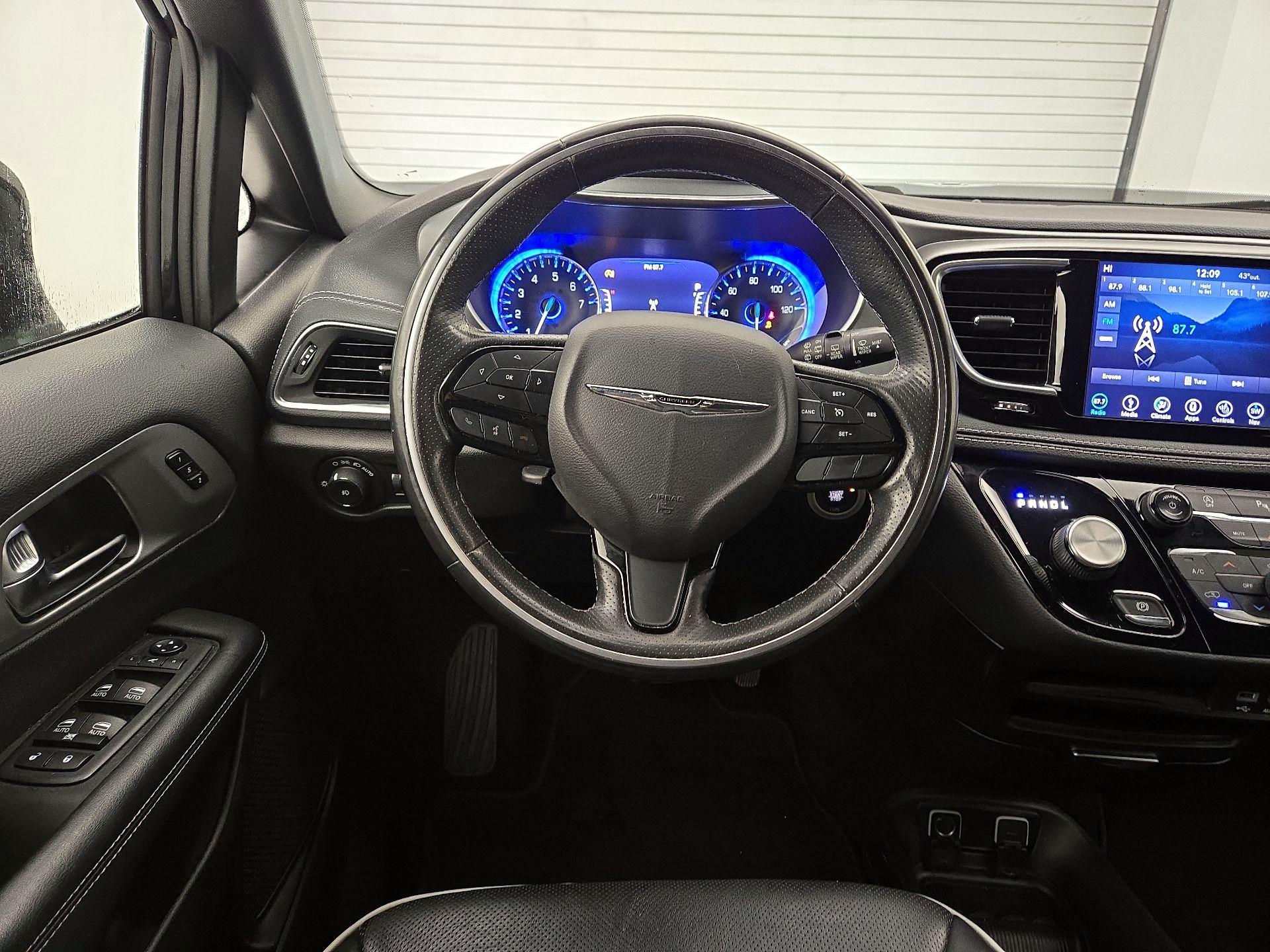 Thumbnail: 2019 Chrysler Pacifica - 10
