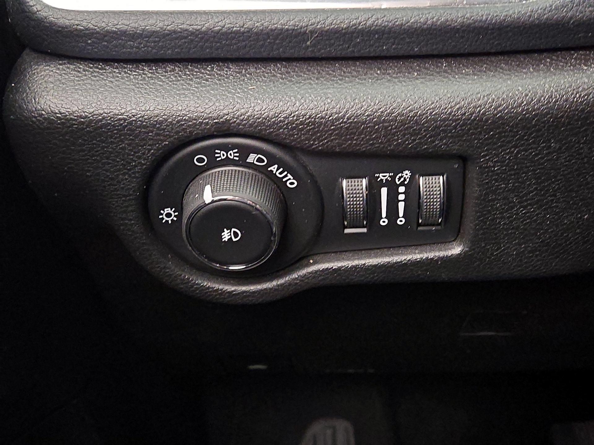 Thumbnail: 2019 Chrysler Pacifica - 13