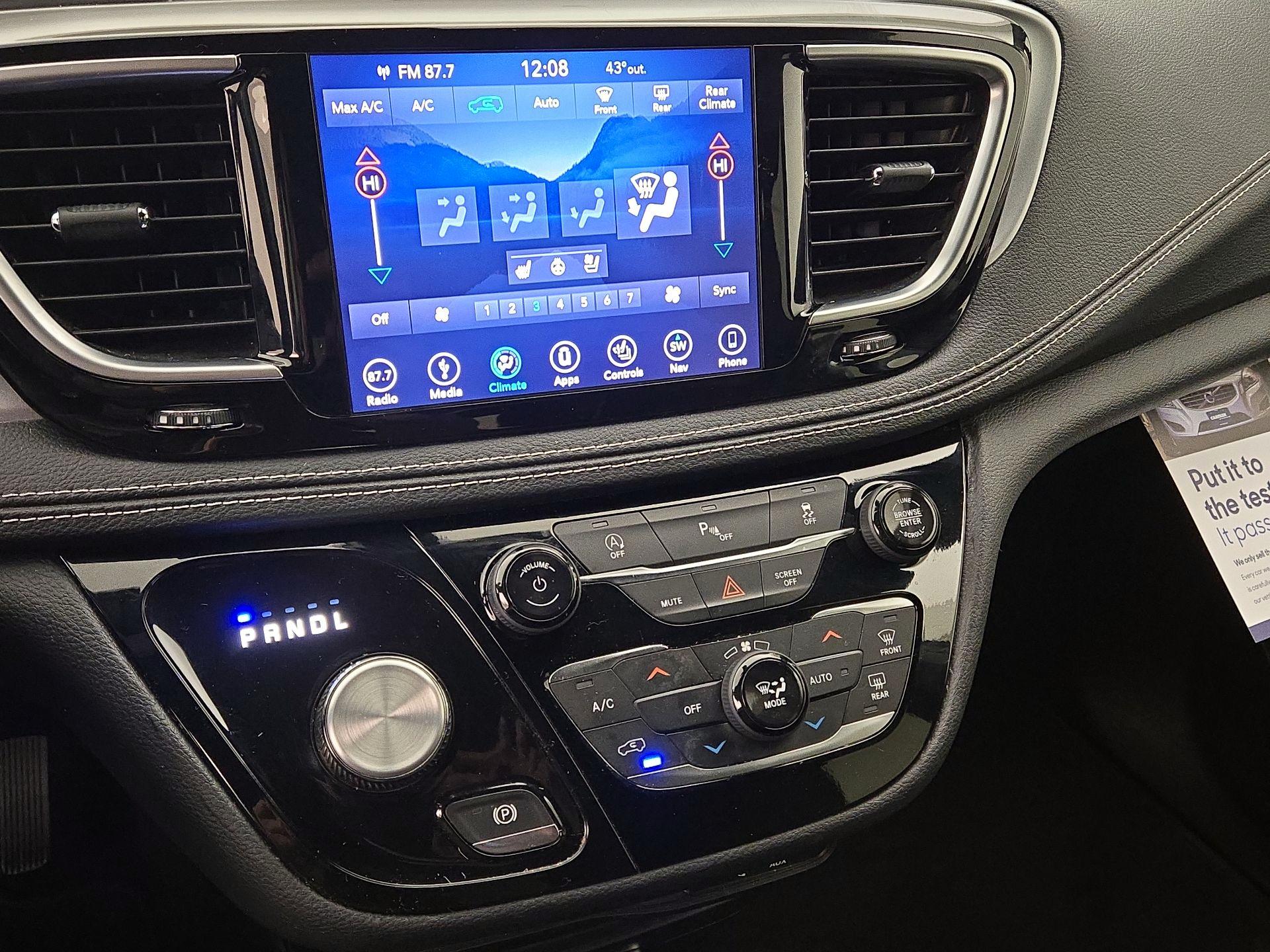 Thumbnail: 2019 Chrysler Pacifica - 16