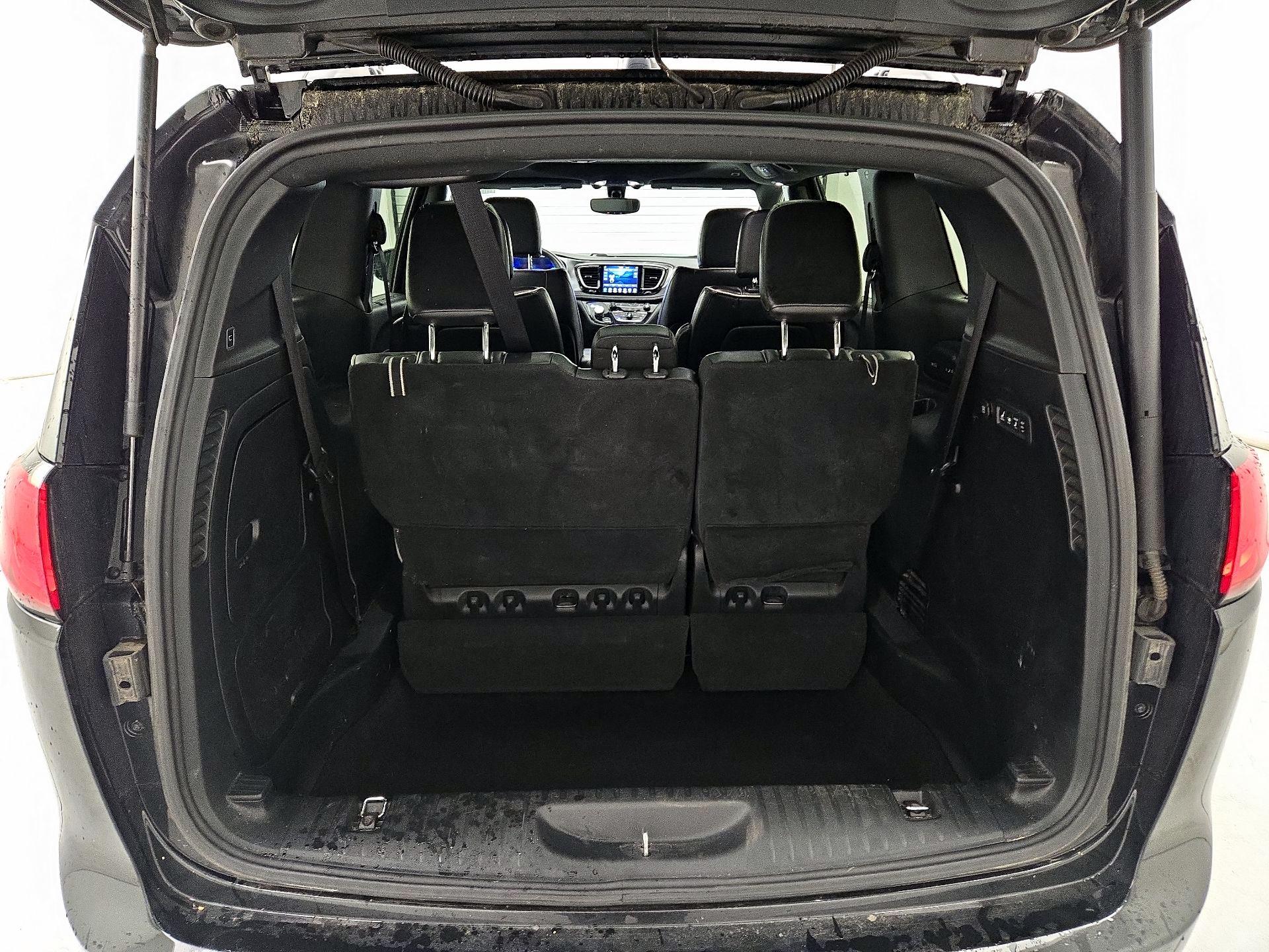 Thumbnail: 2019 Chrysler Pacifica - 20