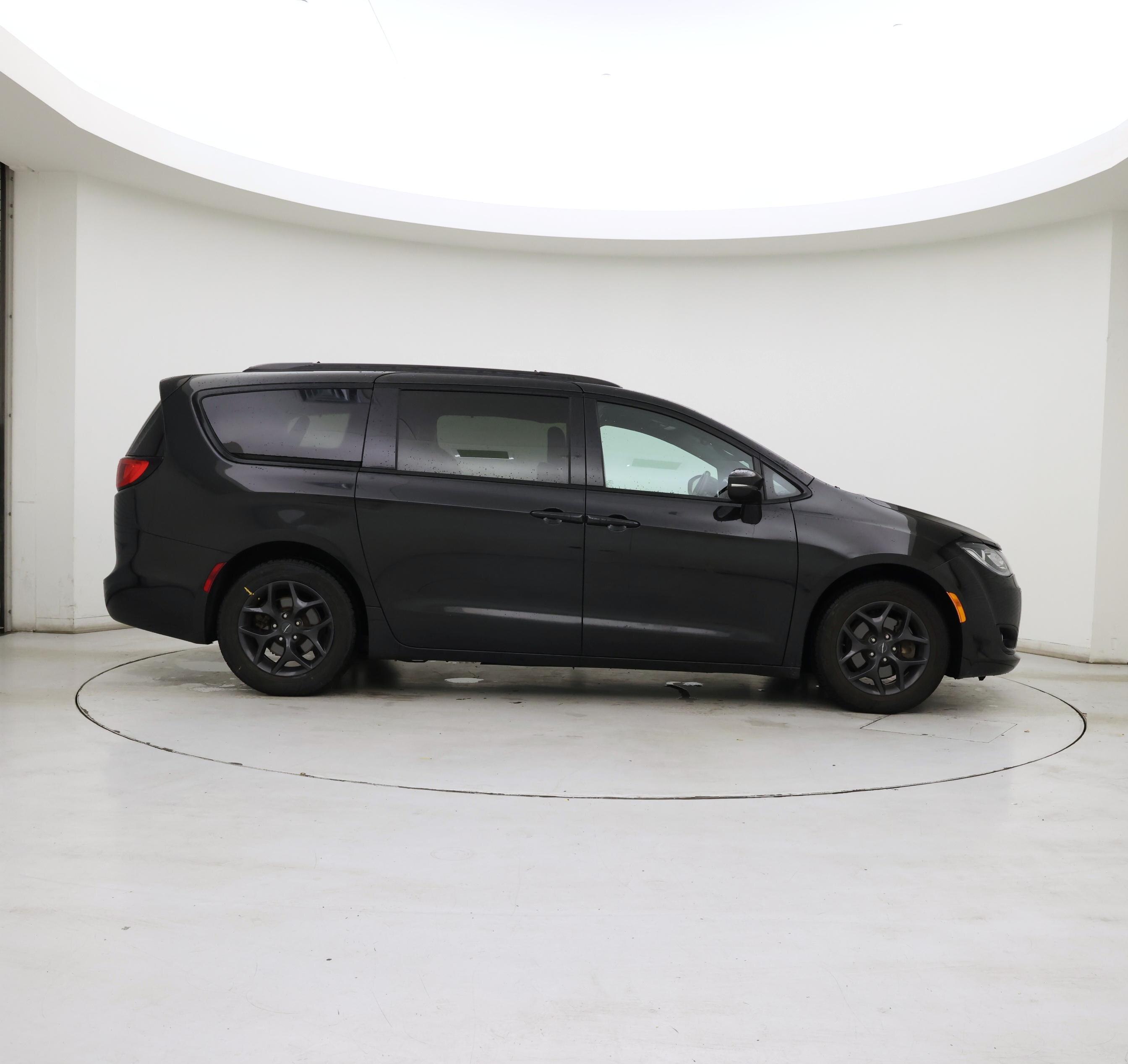 Thumbnail: 2019 Chrysler Pacifica - 7