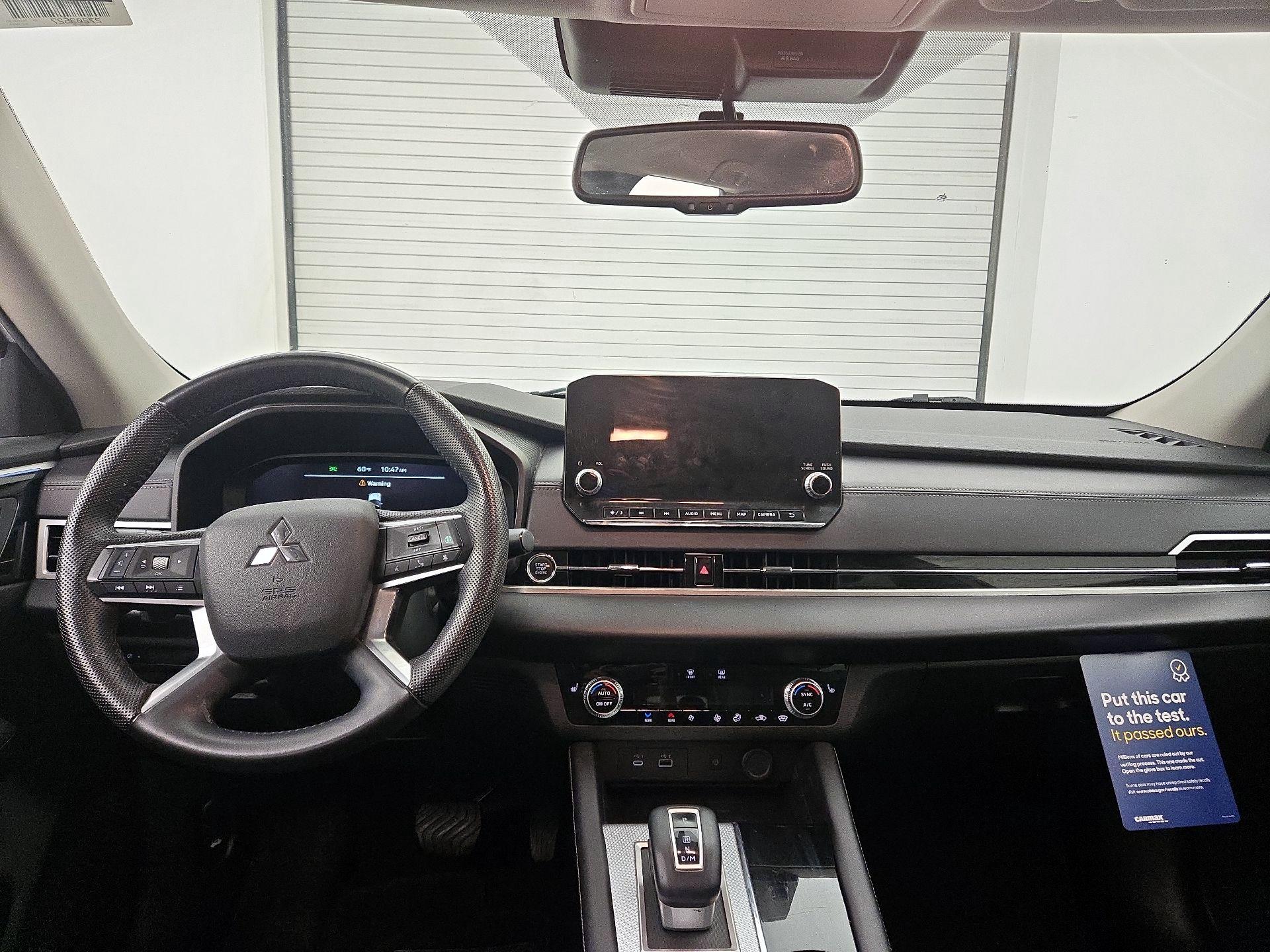 Thumbnail: 2023 Mitsubishi Outlander - 9