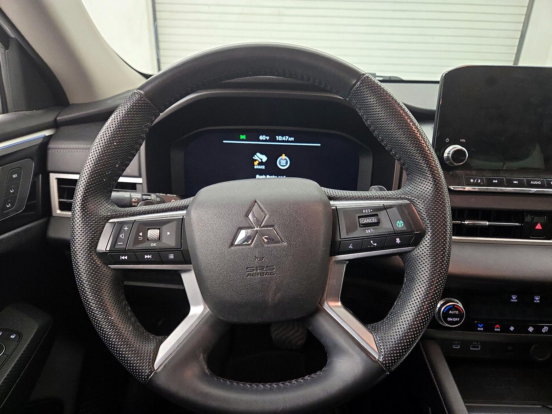 Thumbnail: 2023 Mitsubishi Outlander - 10