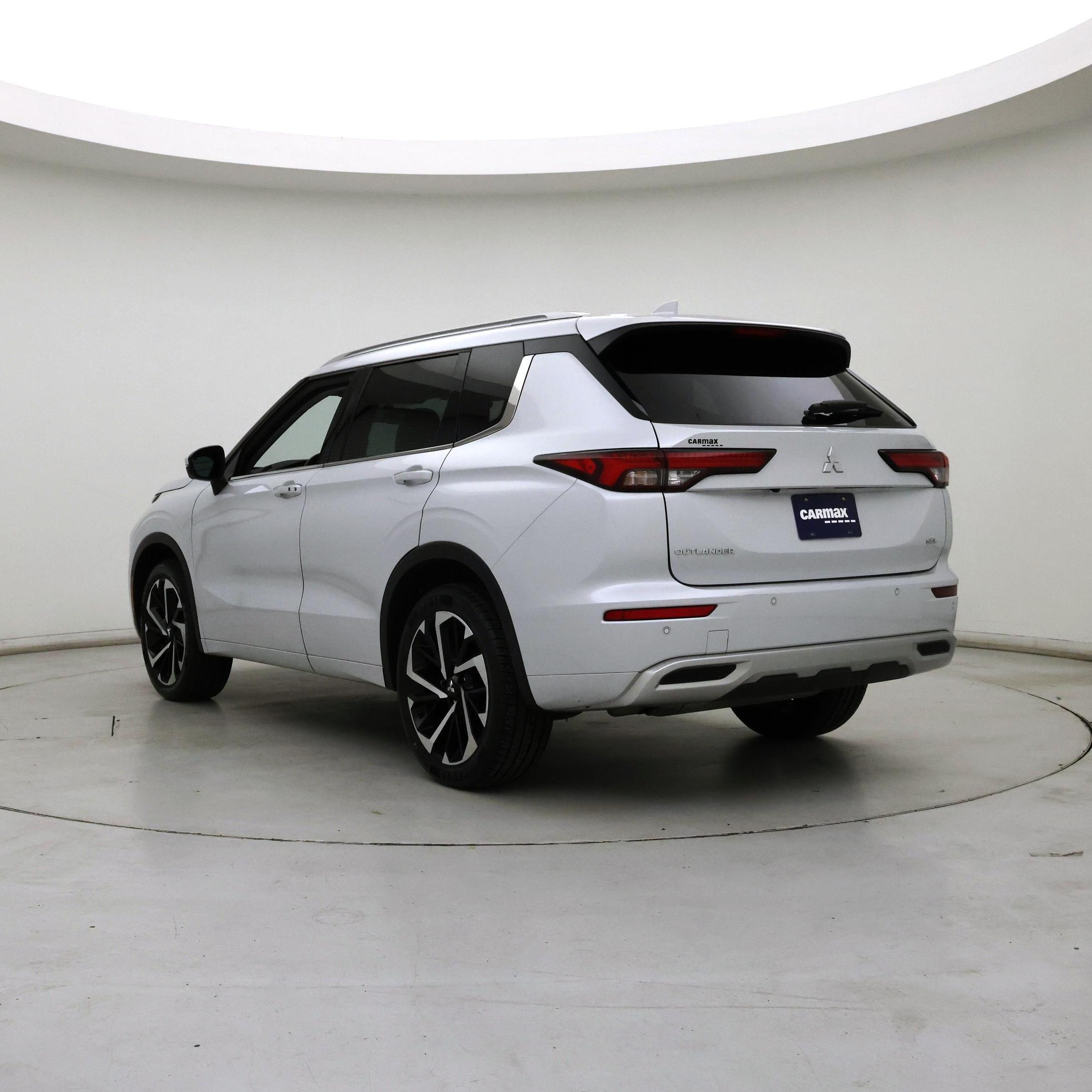 Thumbnail: 2023 Mitsubishi Outlander - 2