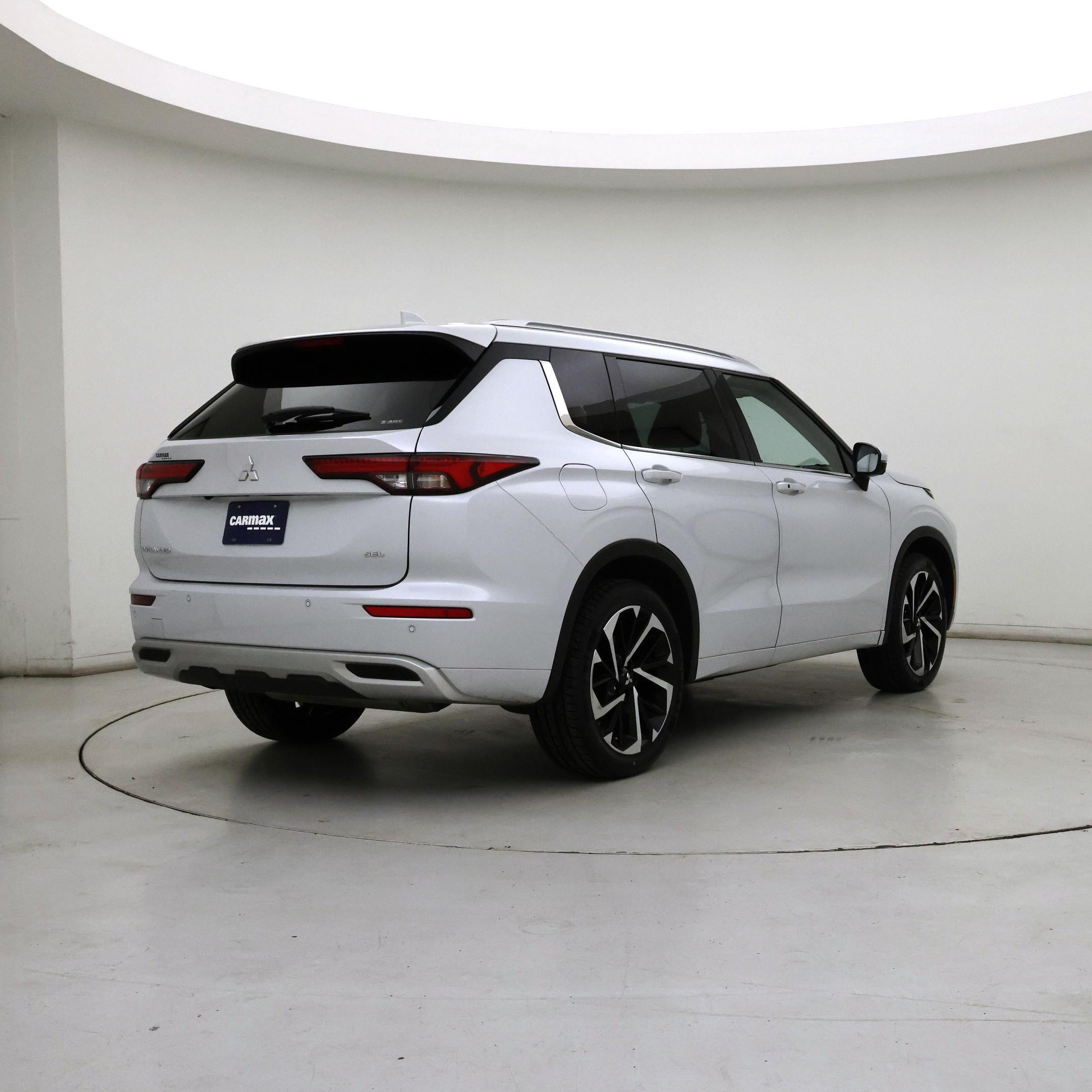 Thumbnail: 2023 Mitsubishi Outlander - 8