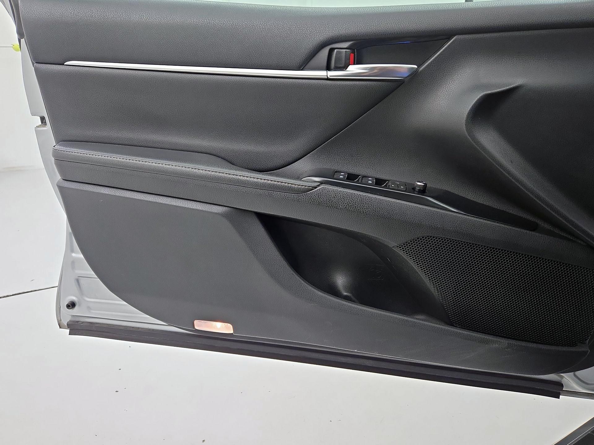 Thumbnail: 2019 Toyota Camry - 12