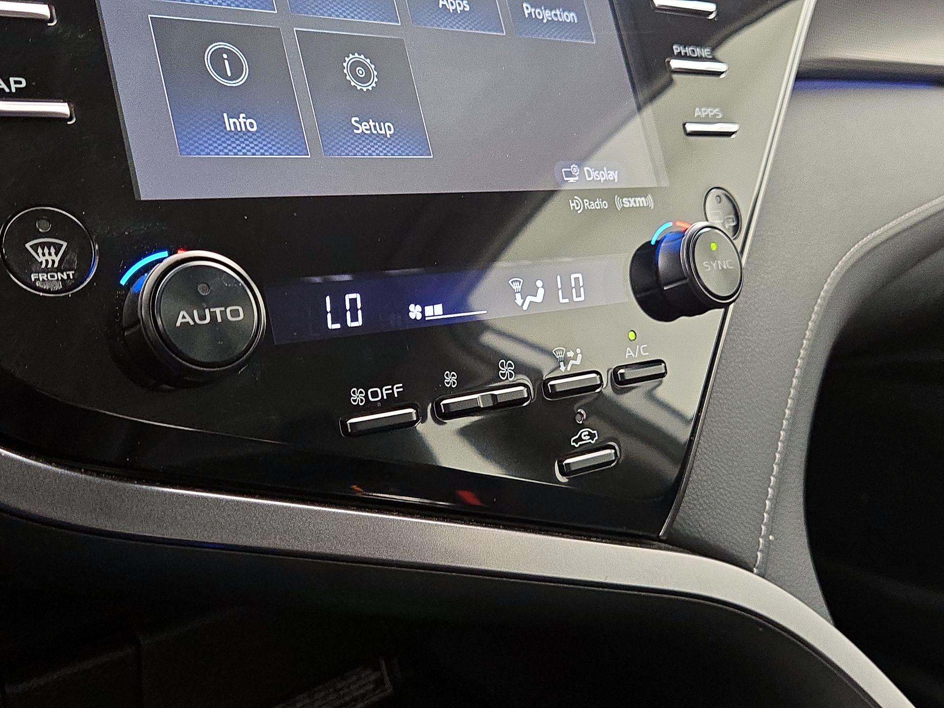 Thumbnail: 2019 Toyota Camry - 16