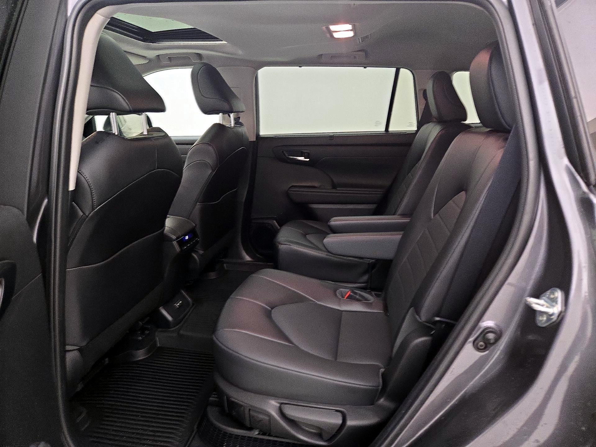 Thumbnail: 2022 Toyota Highlander - 18