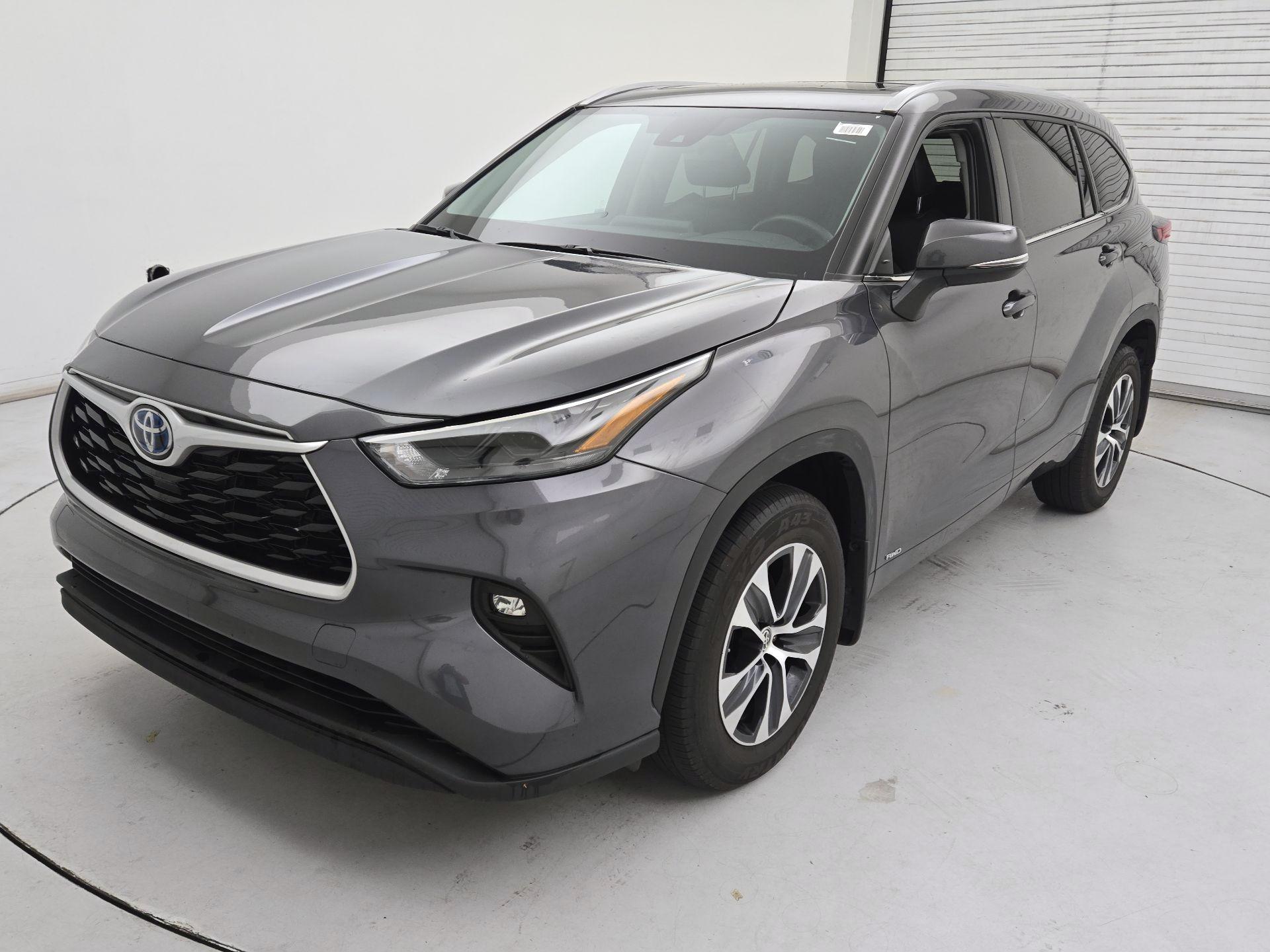 Thumbnail: 2022 Toyota Highlander - 3