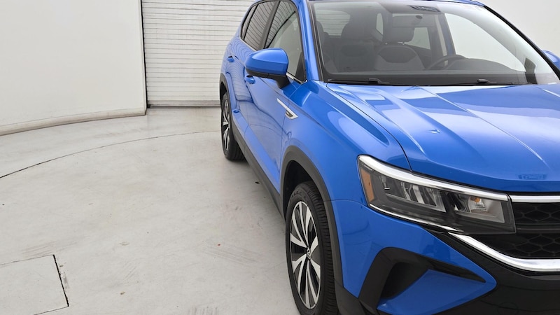 2022 Volkswagen Taos SE Hero Image