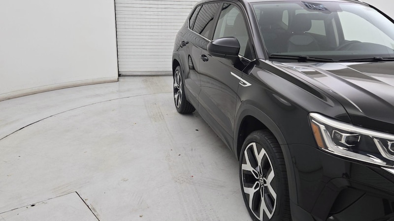 2022 Volkswagen Taos SEL Hero Image