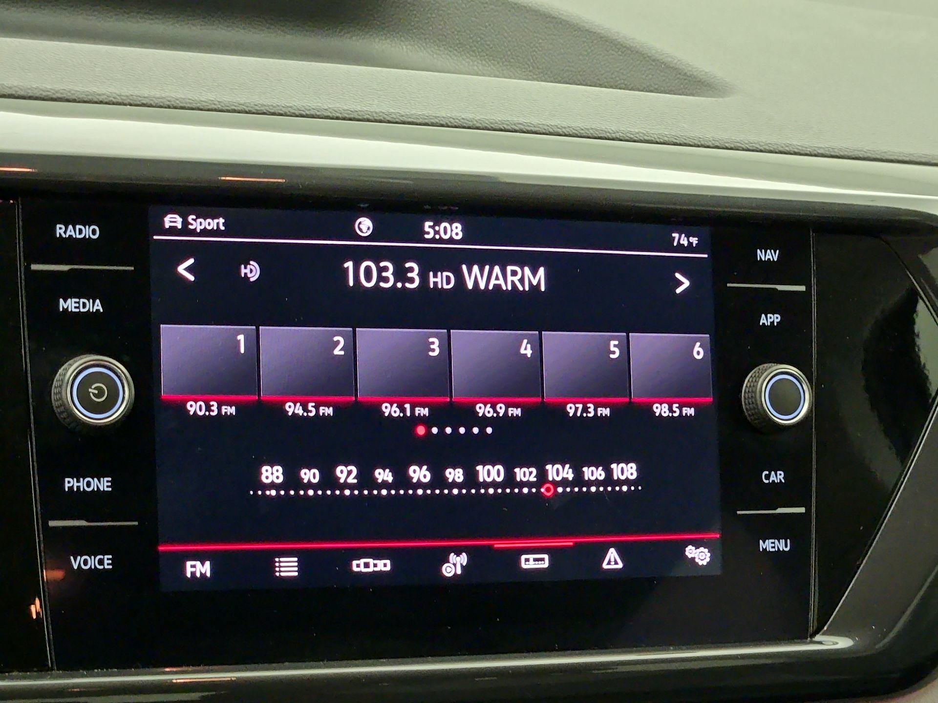 Thumbnail: 2022 Volkswagen Taos - 16