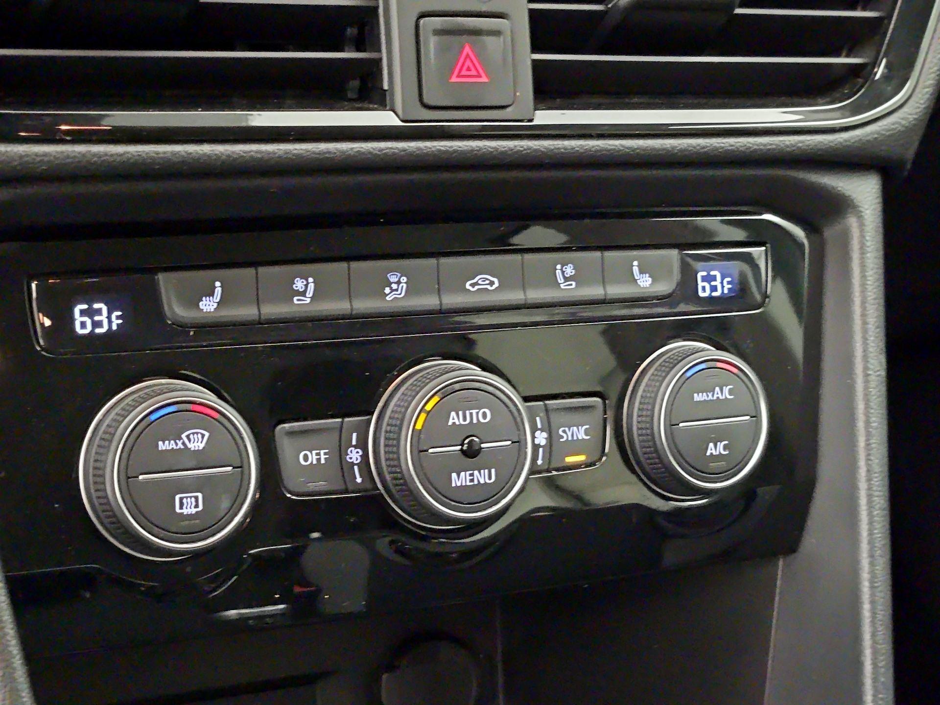 Thumbnail: 2022 Volkswagen Taos - 17