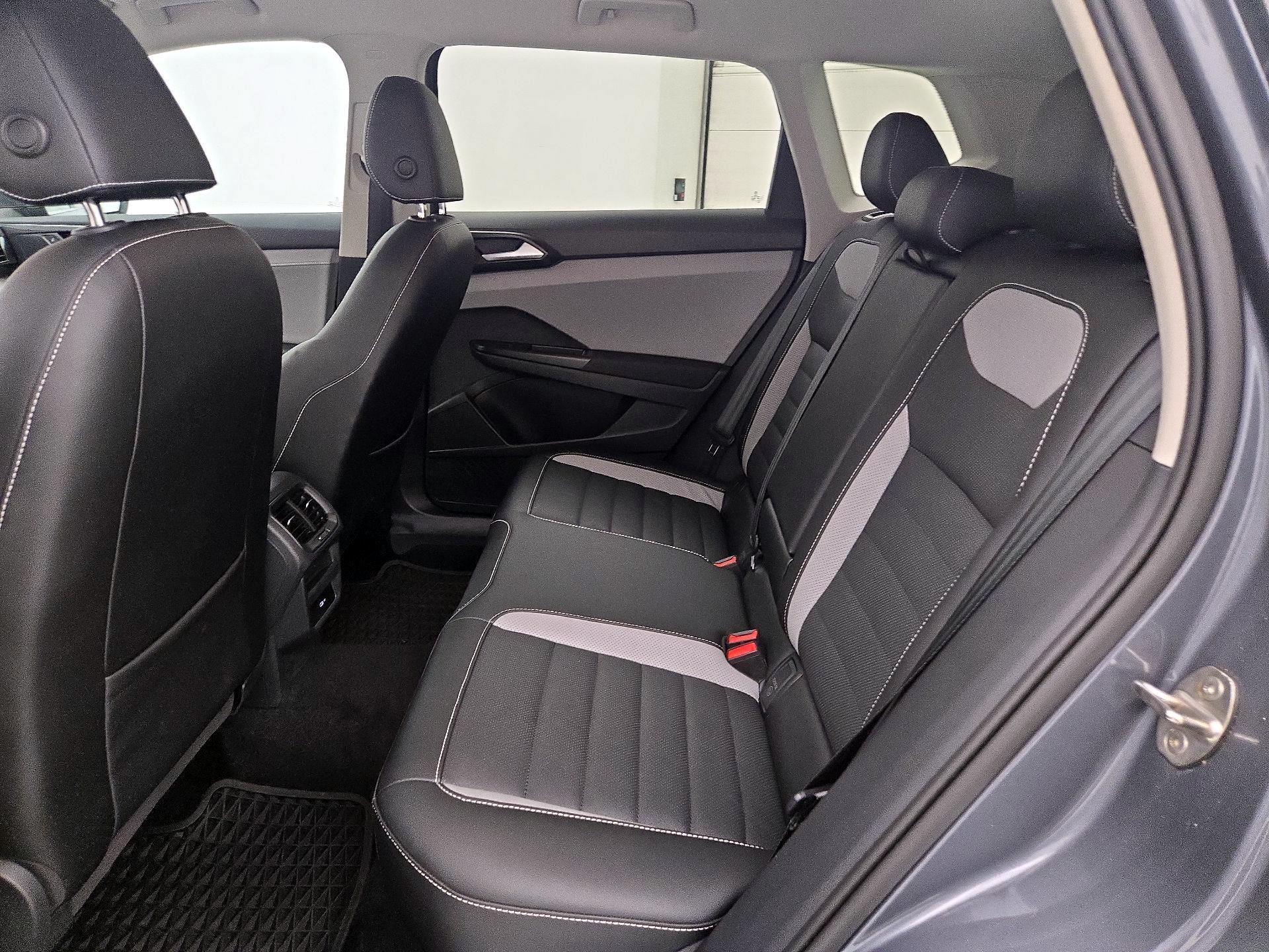 Thumbnail: 2022 Volkswagen Taos - 20