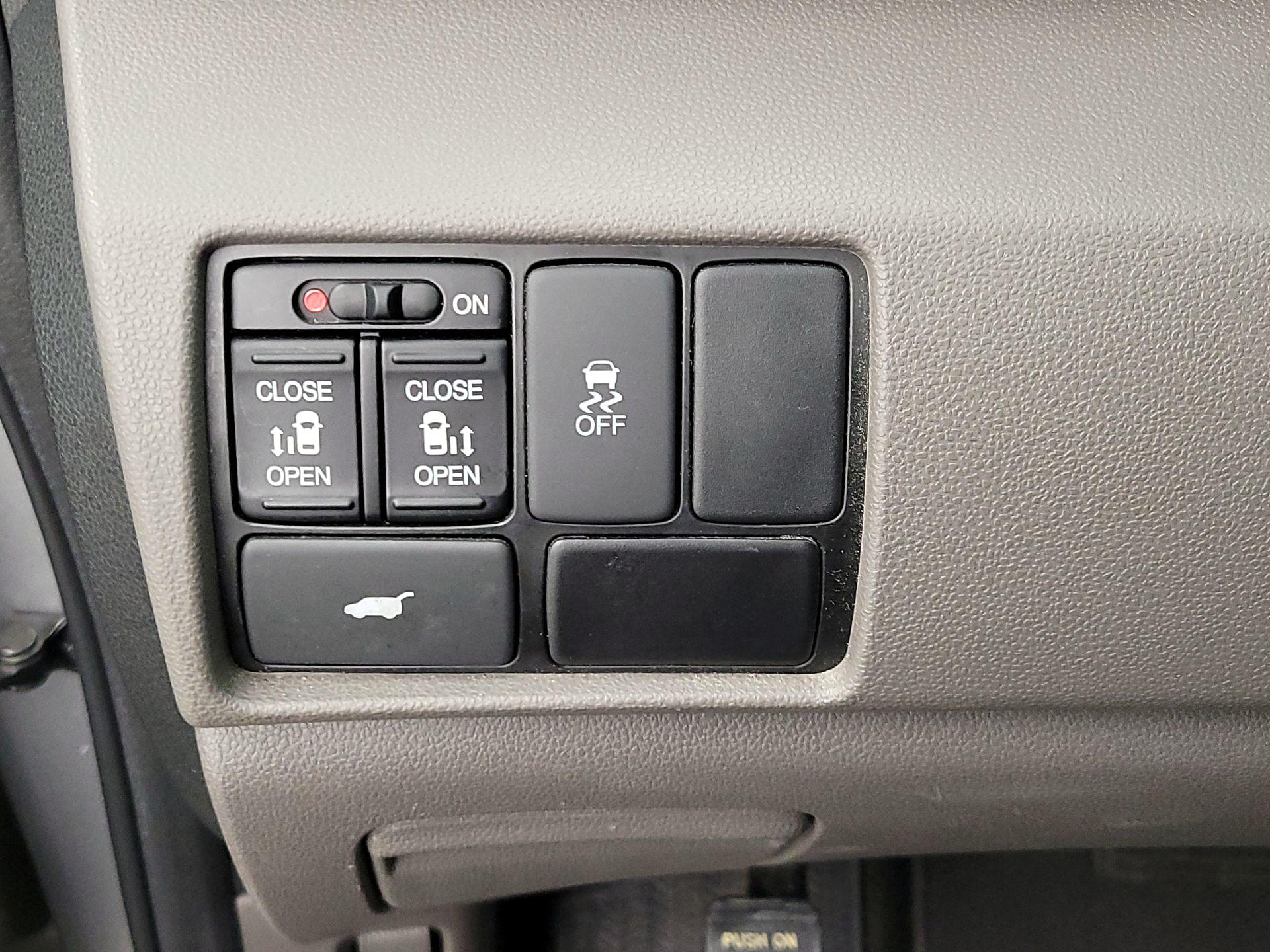 Thumbnail: 2013 Honda Odyssey - 13