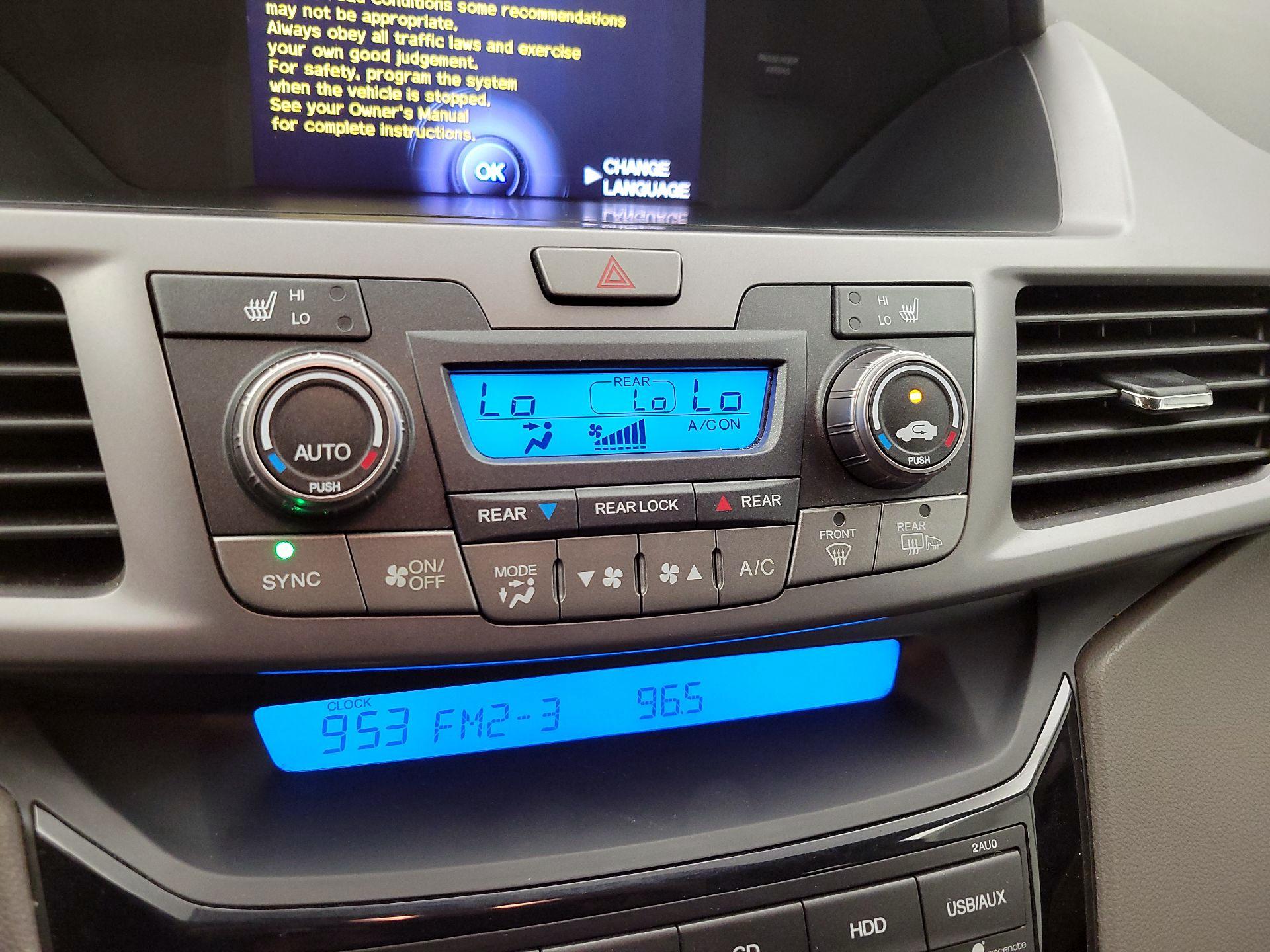 Thumbnail: 2013 Honda Odyssey - 17