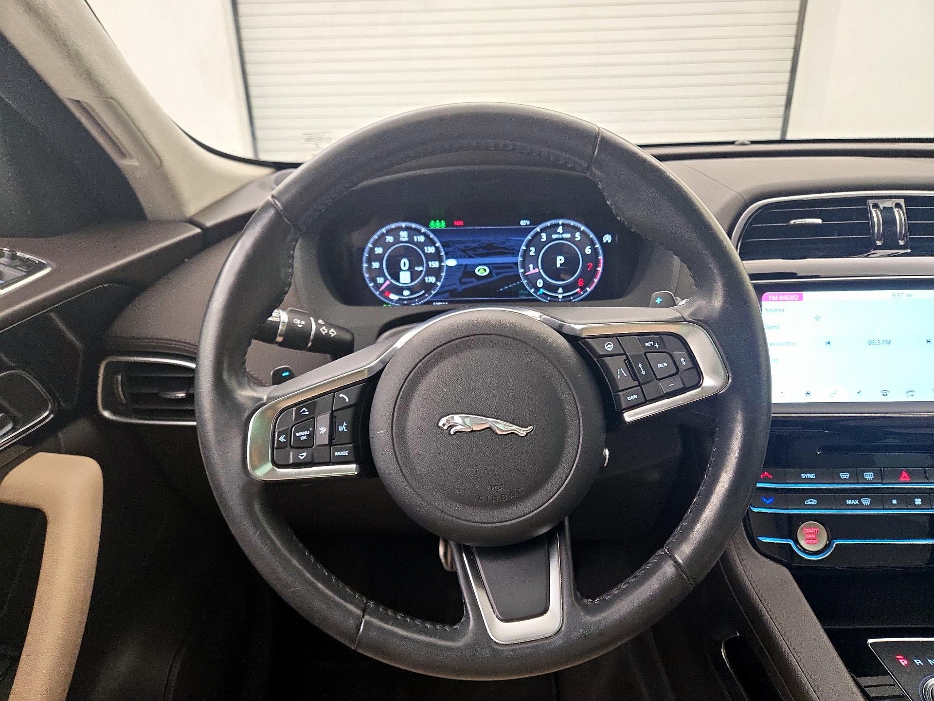Thumbnail: 2019 Jaguar F-Pace - 10