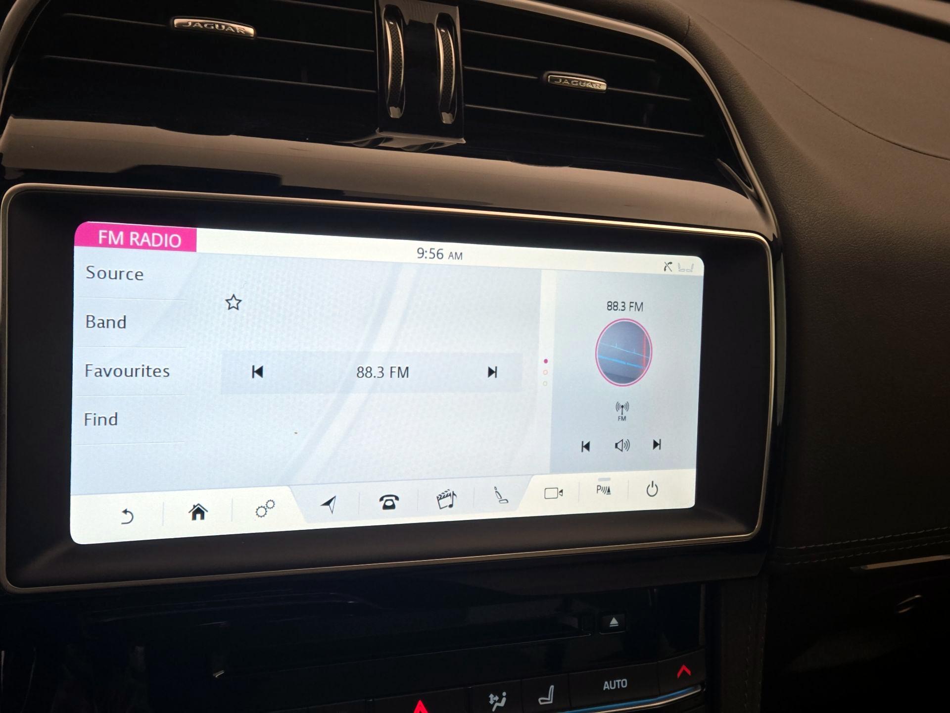 Thumbnail: 2019 Jaguar F-Pace - 14