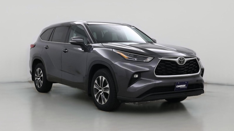 2022 Toyota Highlander XLE Hero Image