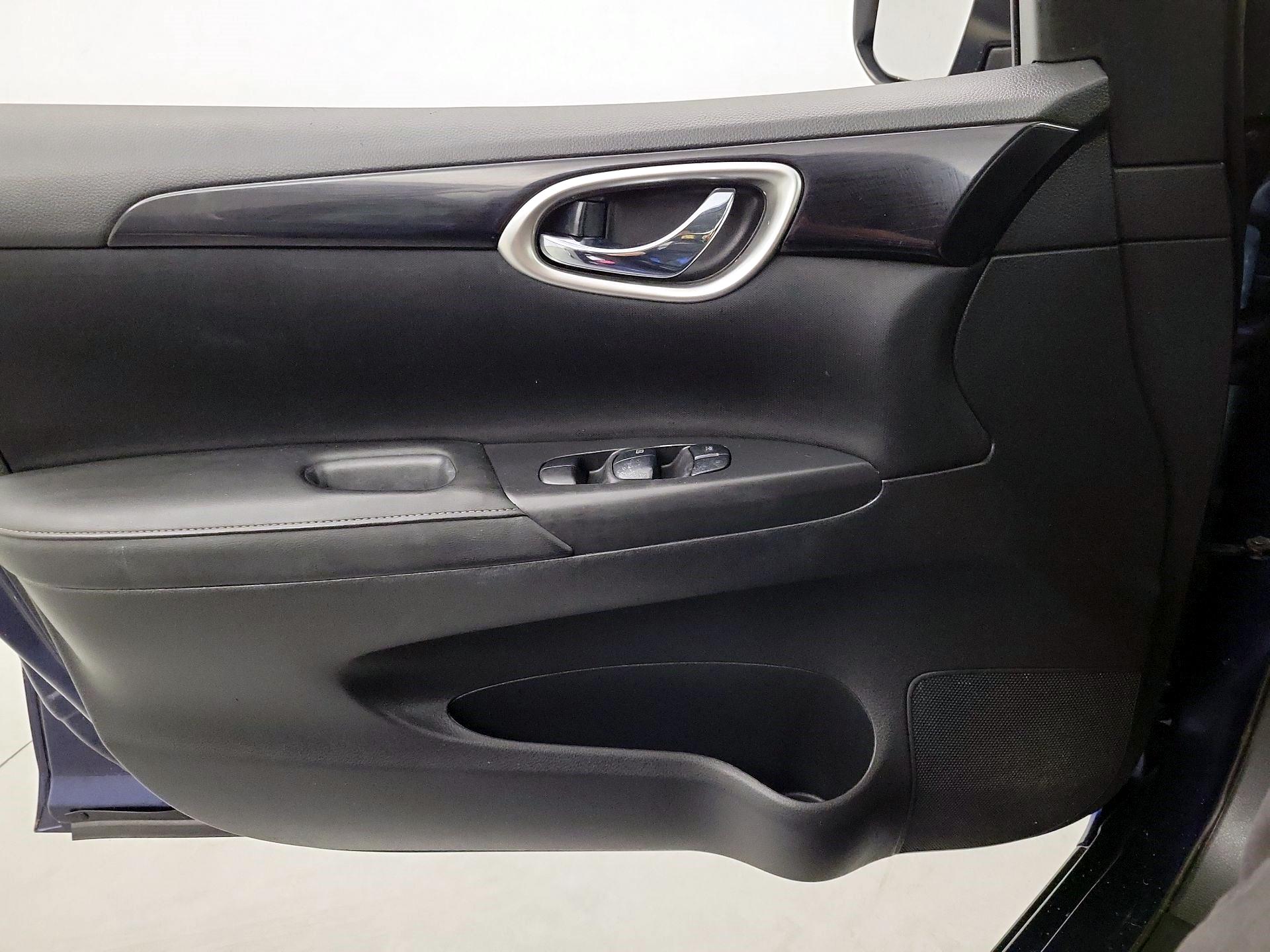 Thumbnail: 2019 Nissan Sentra - 10