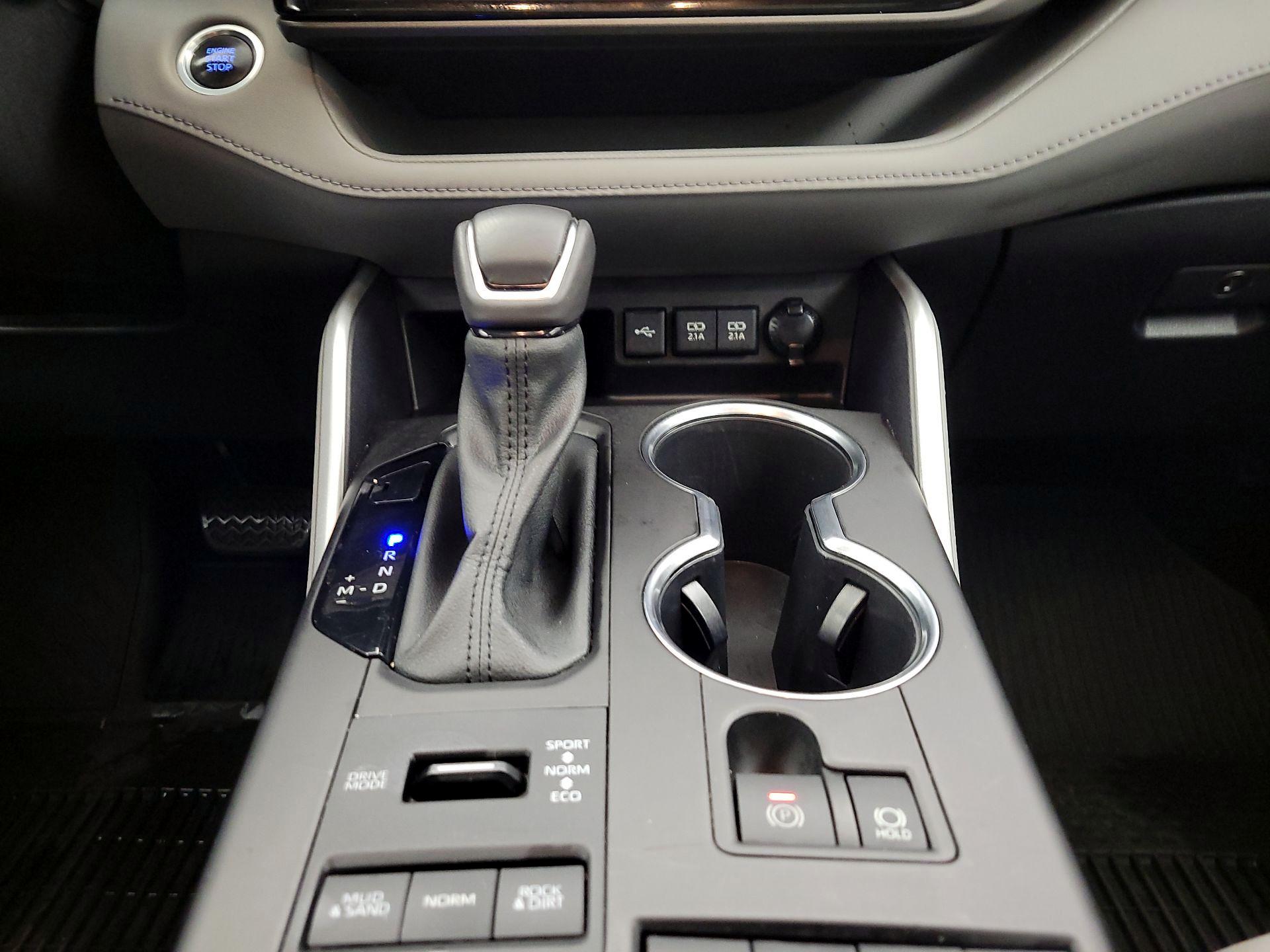 Thumbnail: 2021 Toyota Highlander - 17