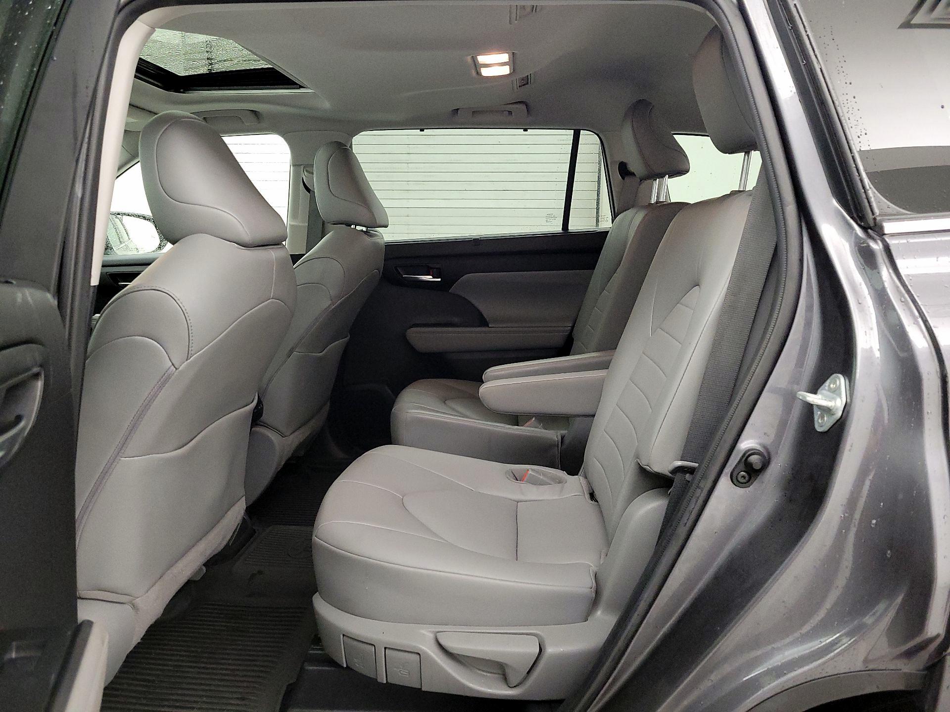Thumbnail: 2021 Toyota Highlander - 20