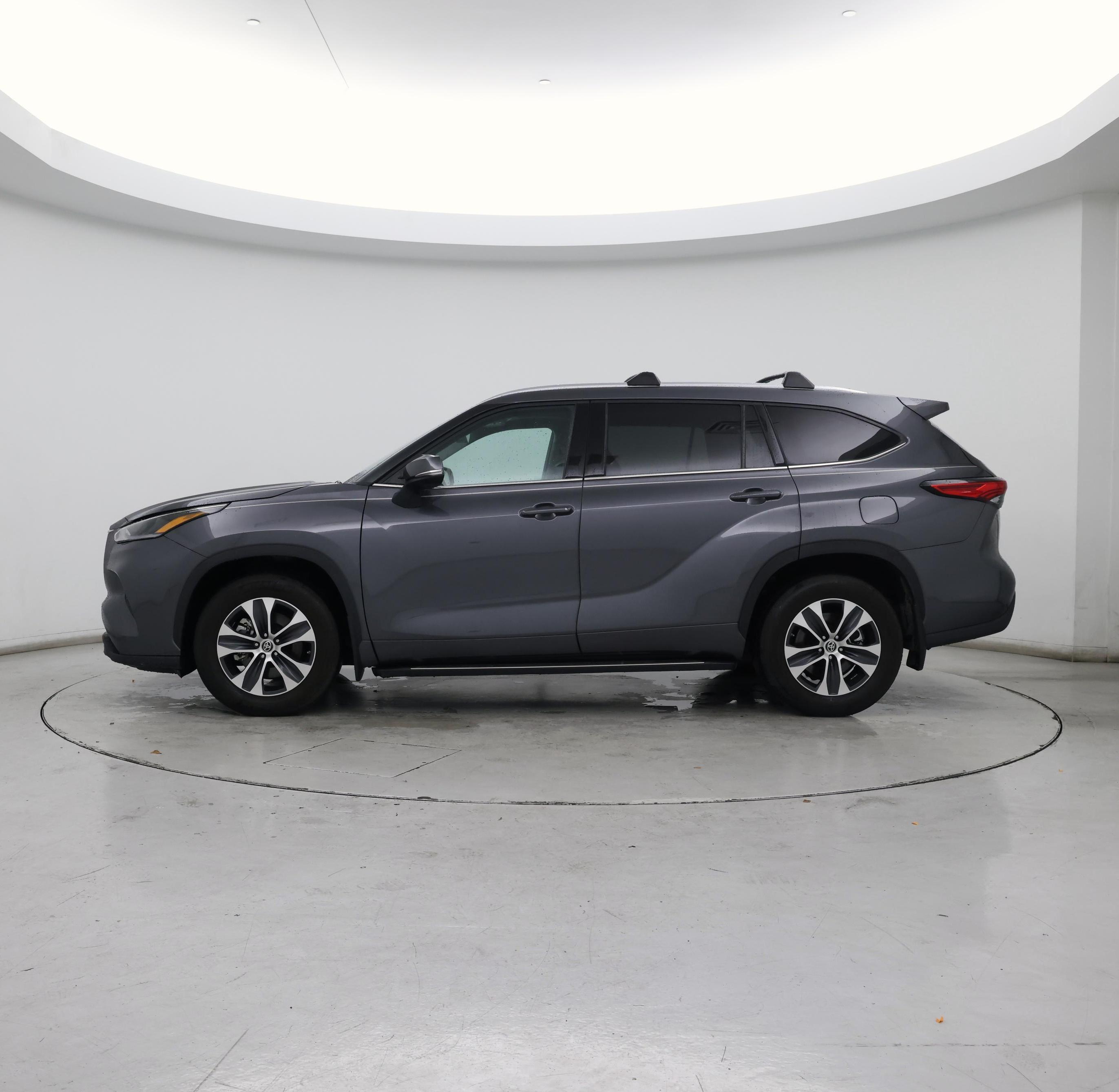 Thumbnail: 2021 Toyota Highlander - 3