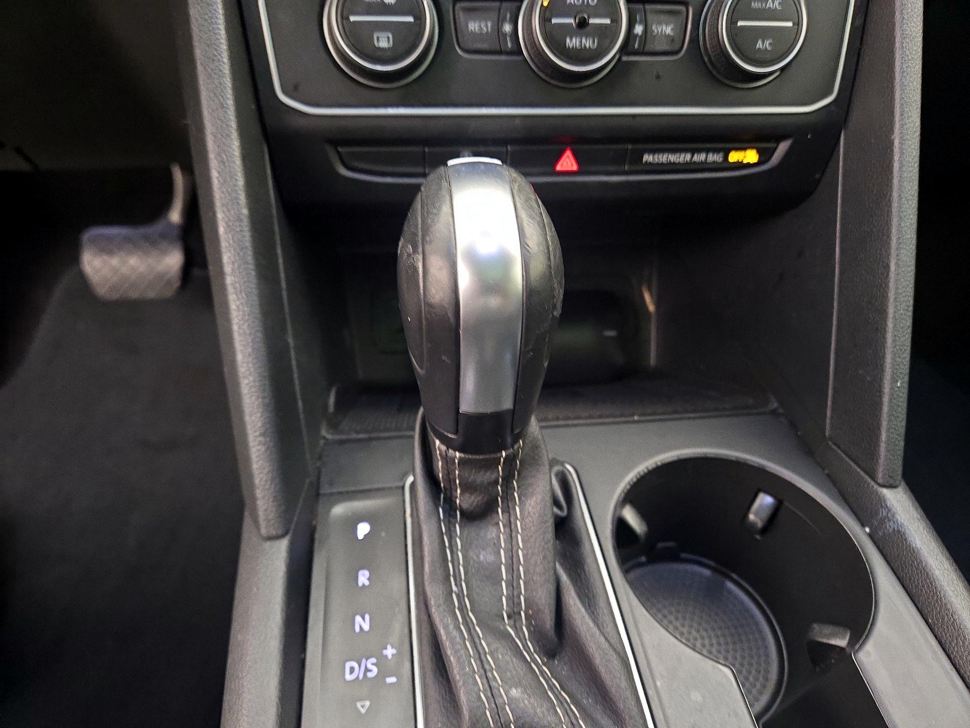 Thumbnail: 2021 Volkswagen Atlas - 16