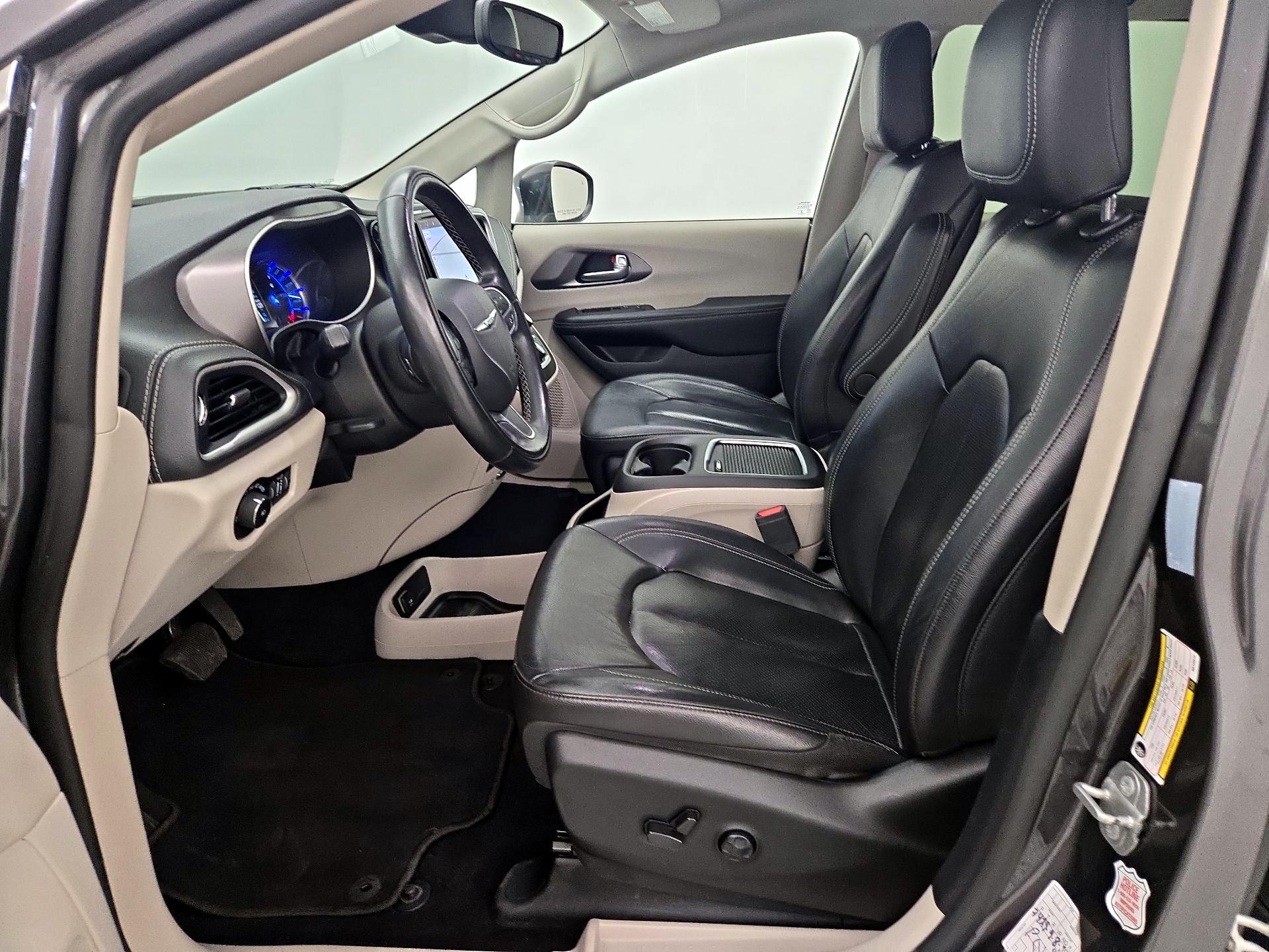 Thumbnail: 2022 Chrysler Pacifica - 11