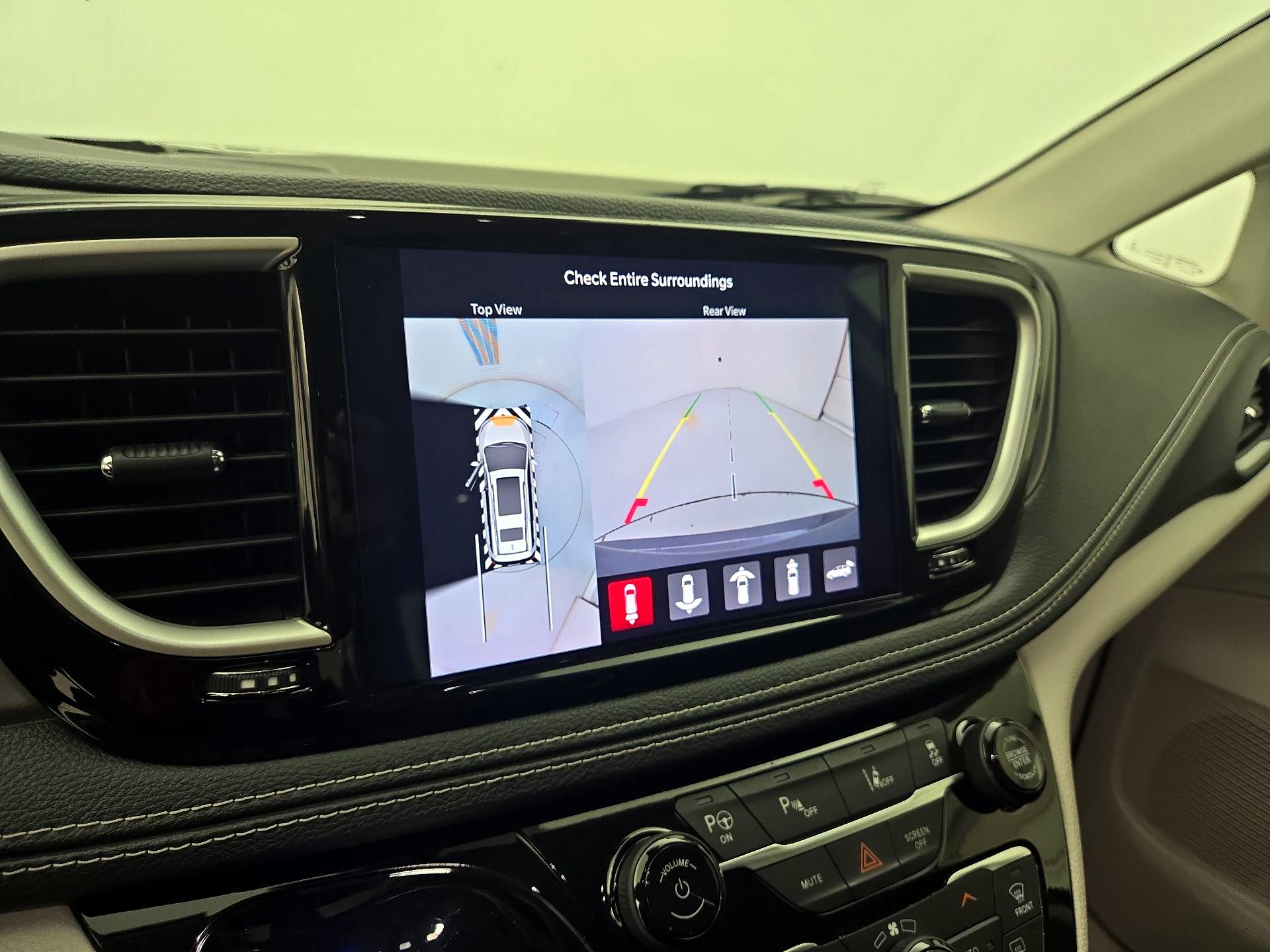 Thumbnail: 2022 Chrysler Pacifica - 15