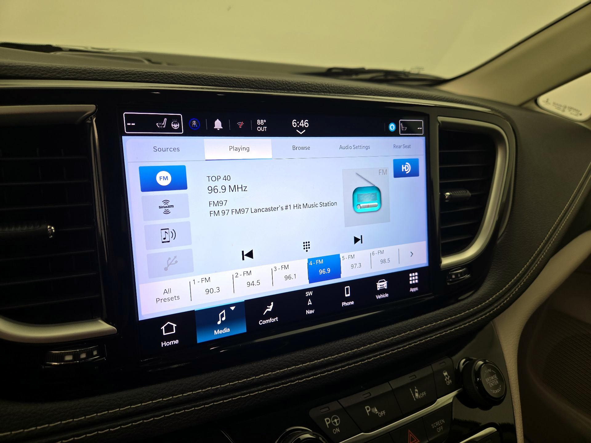 Thumbnail: 2022 Chrysler Pacifica - 16