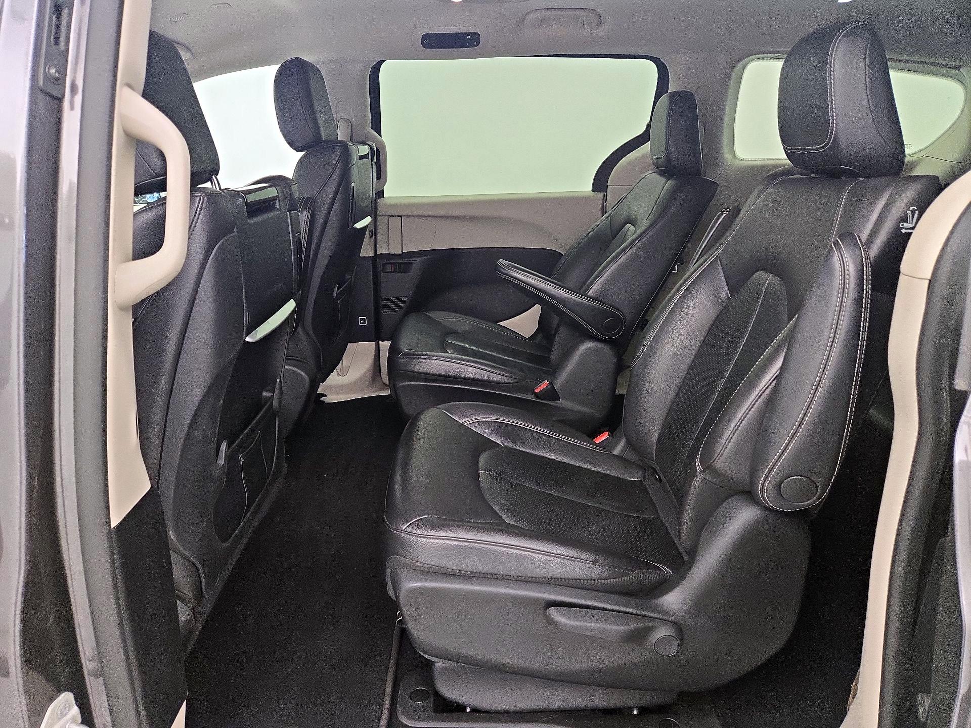 Thumbnail: 2022 Chrysler Pacifica - 20