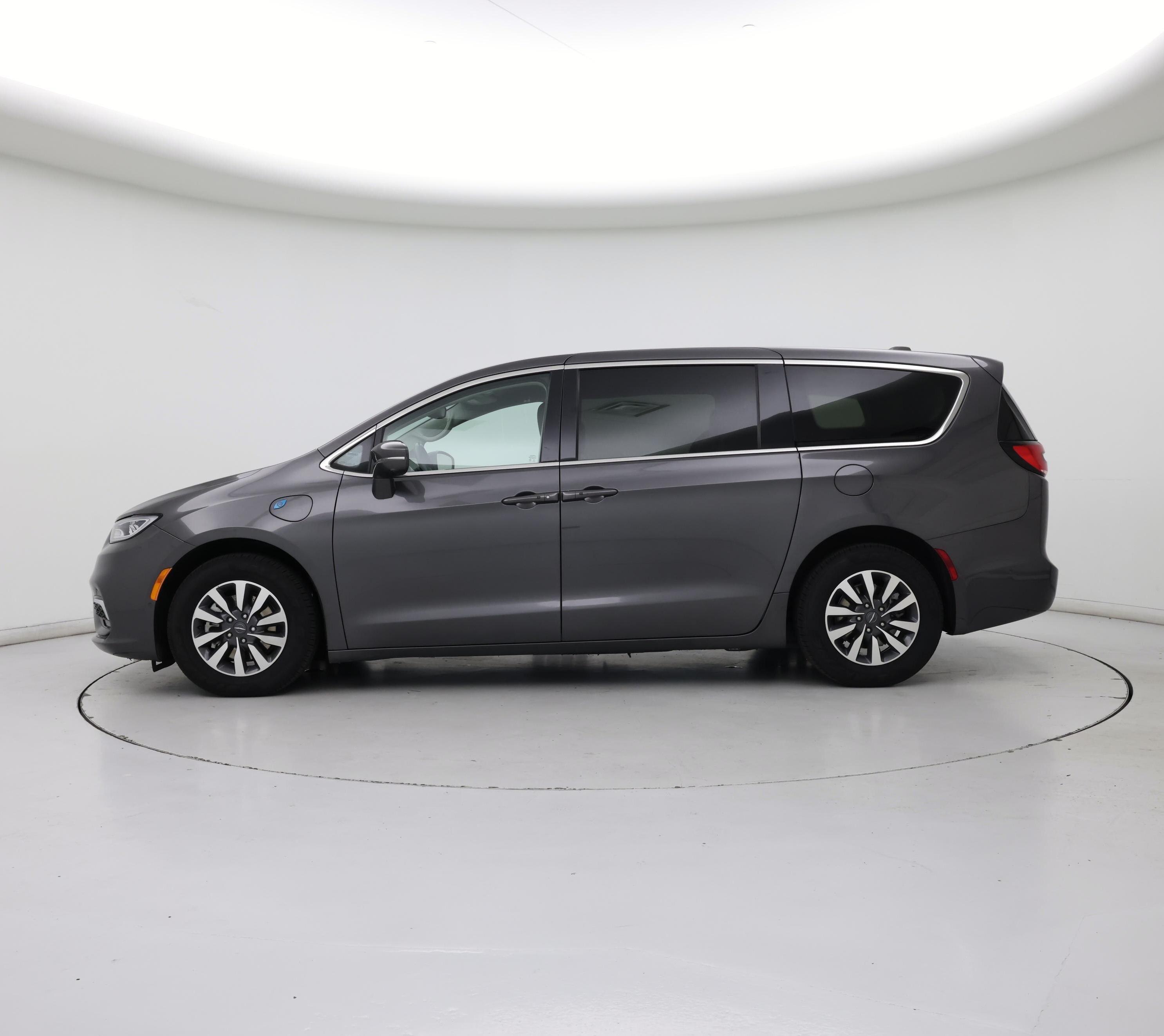 Thumbnail: 2022 Chrysler Pacifica - 3