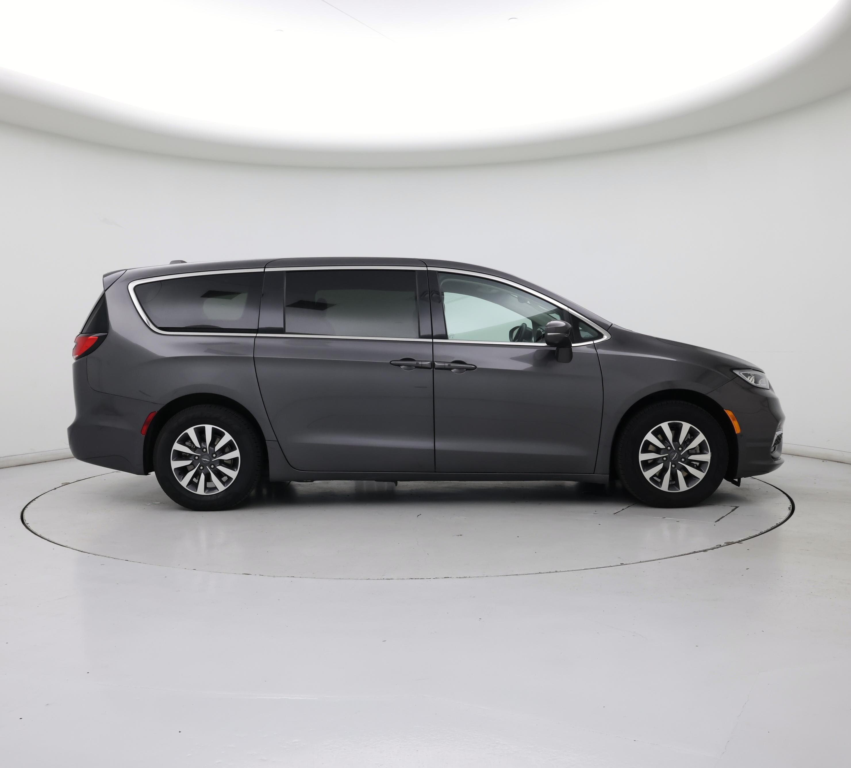 Thumbnail: 2022 Chrysler Pacifica - 7