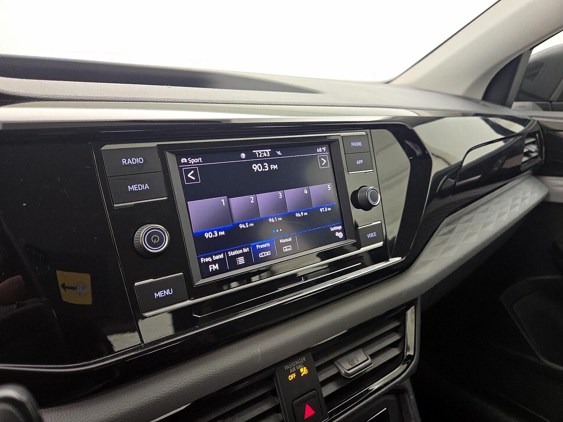 Thumbnail: 2022 Volkswagen Taos - 15