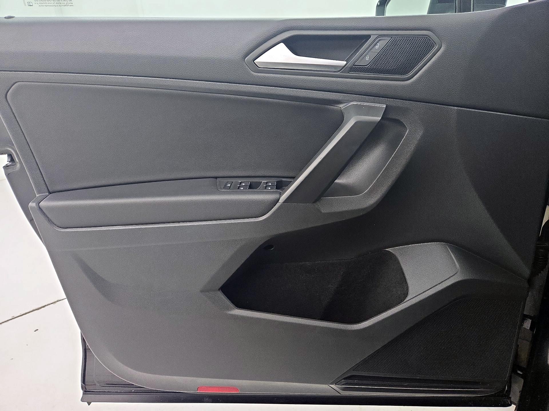 Thumbnail: 2021 Volkswagen Tiguan - 12