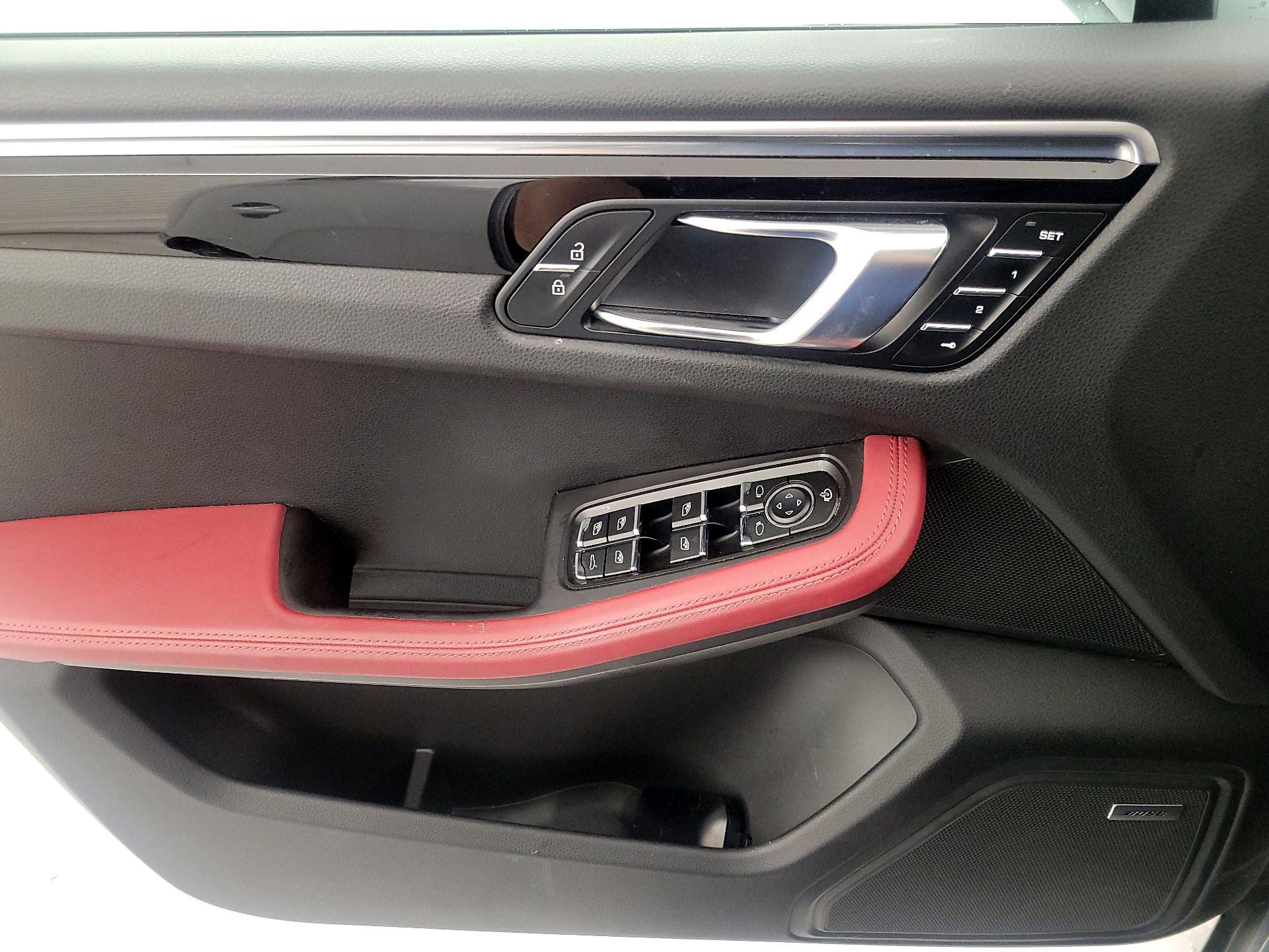 Thumbnail: 2022 Porsche Macan - 12