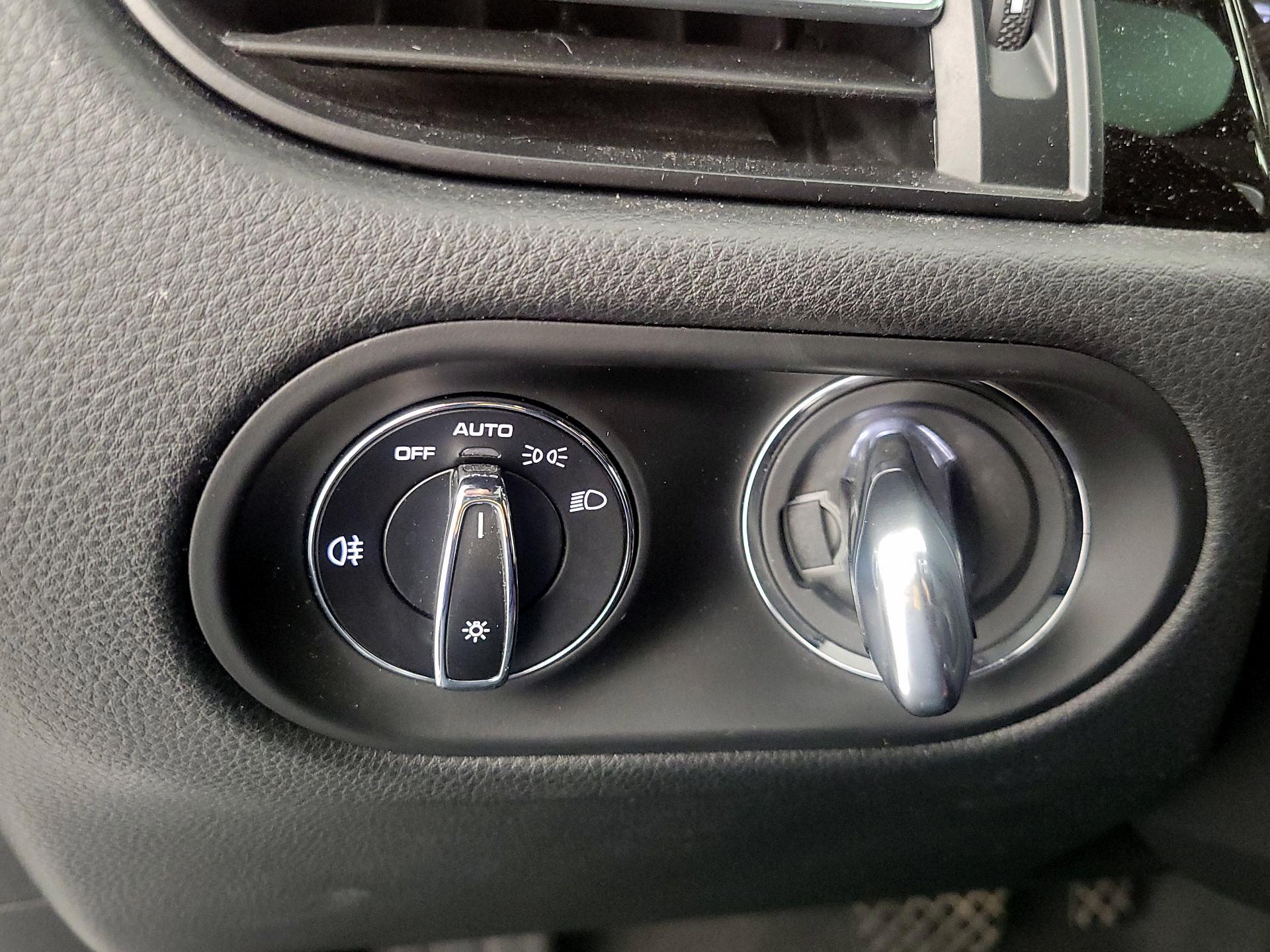 Thumbnail: 2022 Porsche Macan - 13