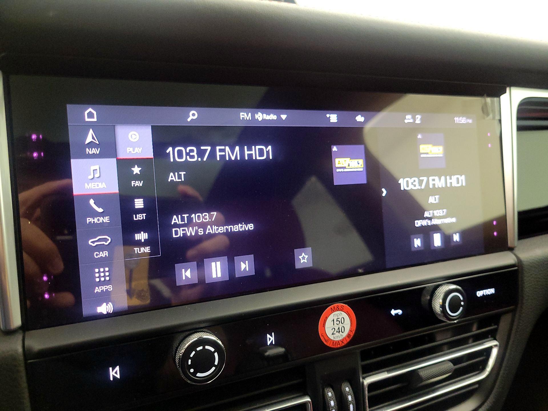 Thumbnail: 2022 Porsche Macan - 16