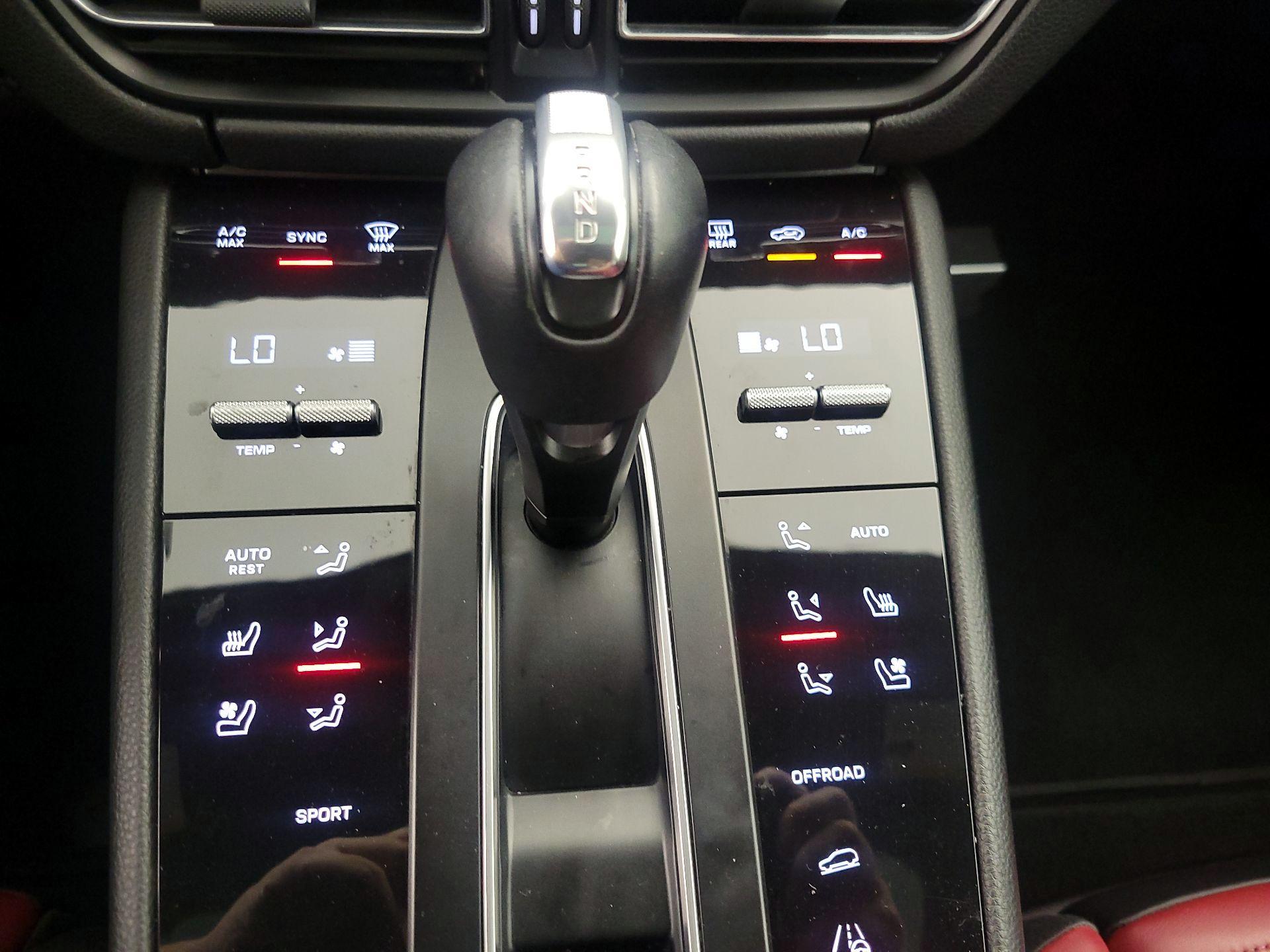 Thumbnail: 2022 Porsche Macan - 18