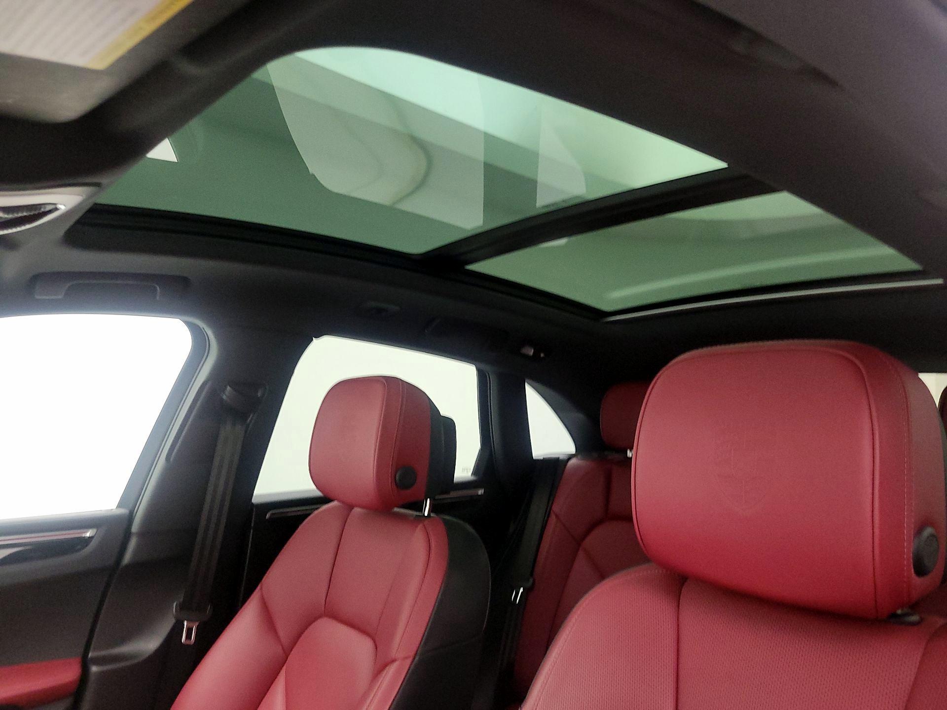 Thumbnail: 2022 Porsche Macan - 20