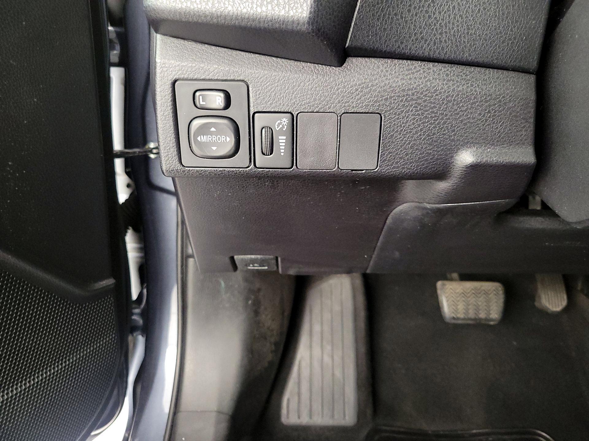Thumbnail: 2014 Toyota Corolla - 13