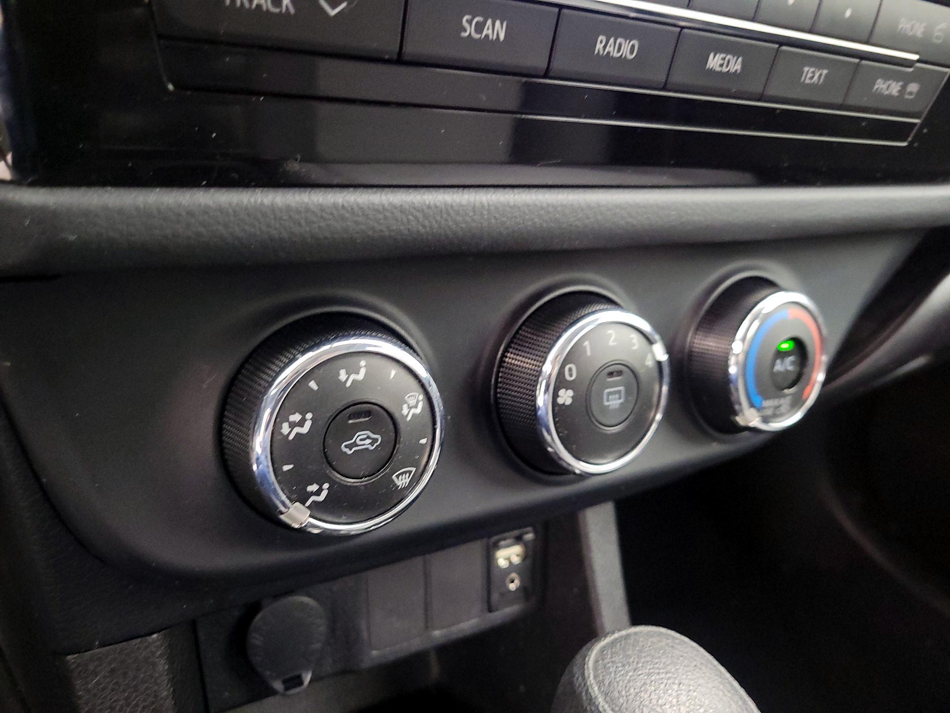 Thumbnail: 2014 Toyota Corolla - 15