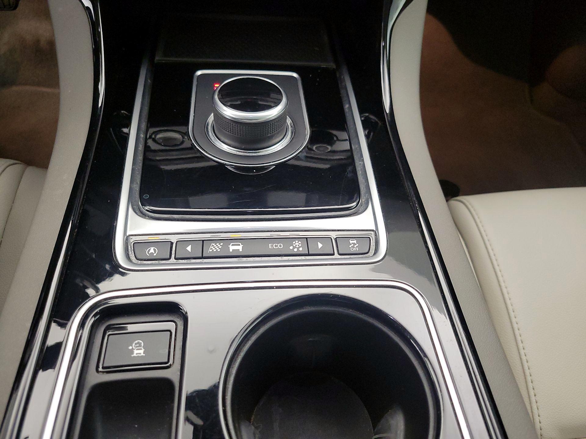 Thumbnail: 2017 Jaguar XE - 17