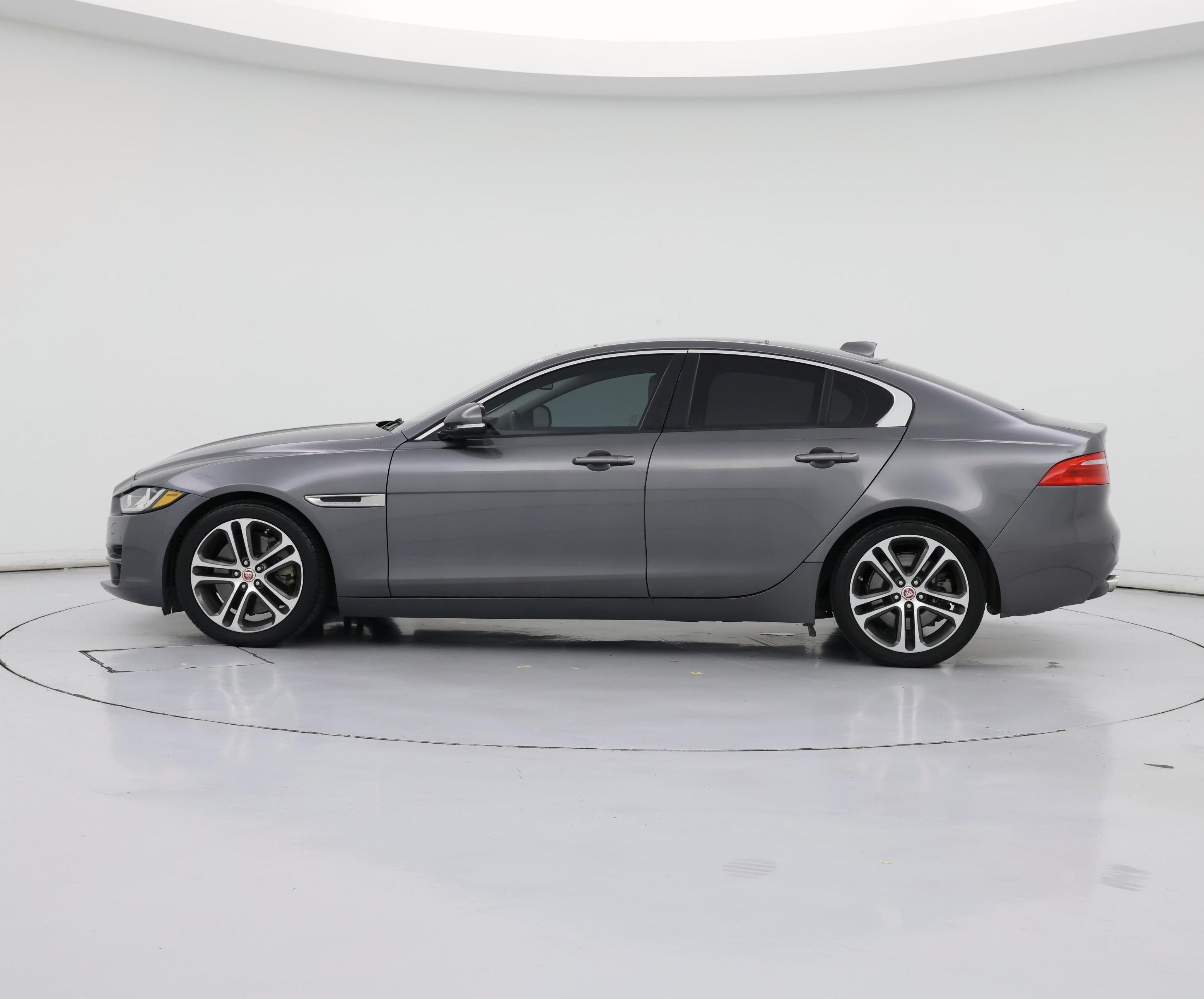 Thumbnail: 2017 Jaguar XE - 3