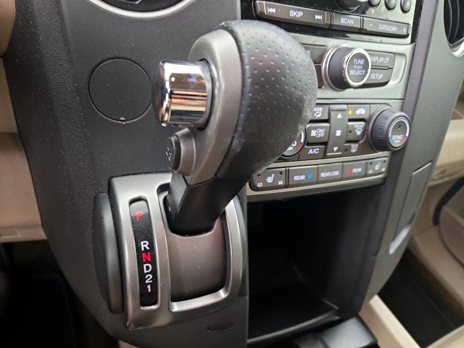 Thumbnail: 2013 Honda Pilot - 17