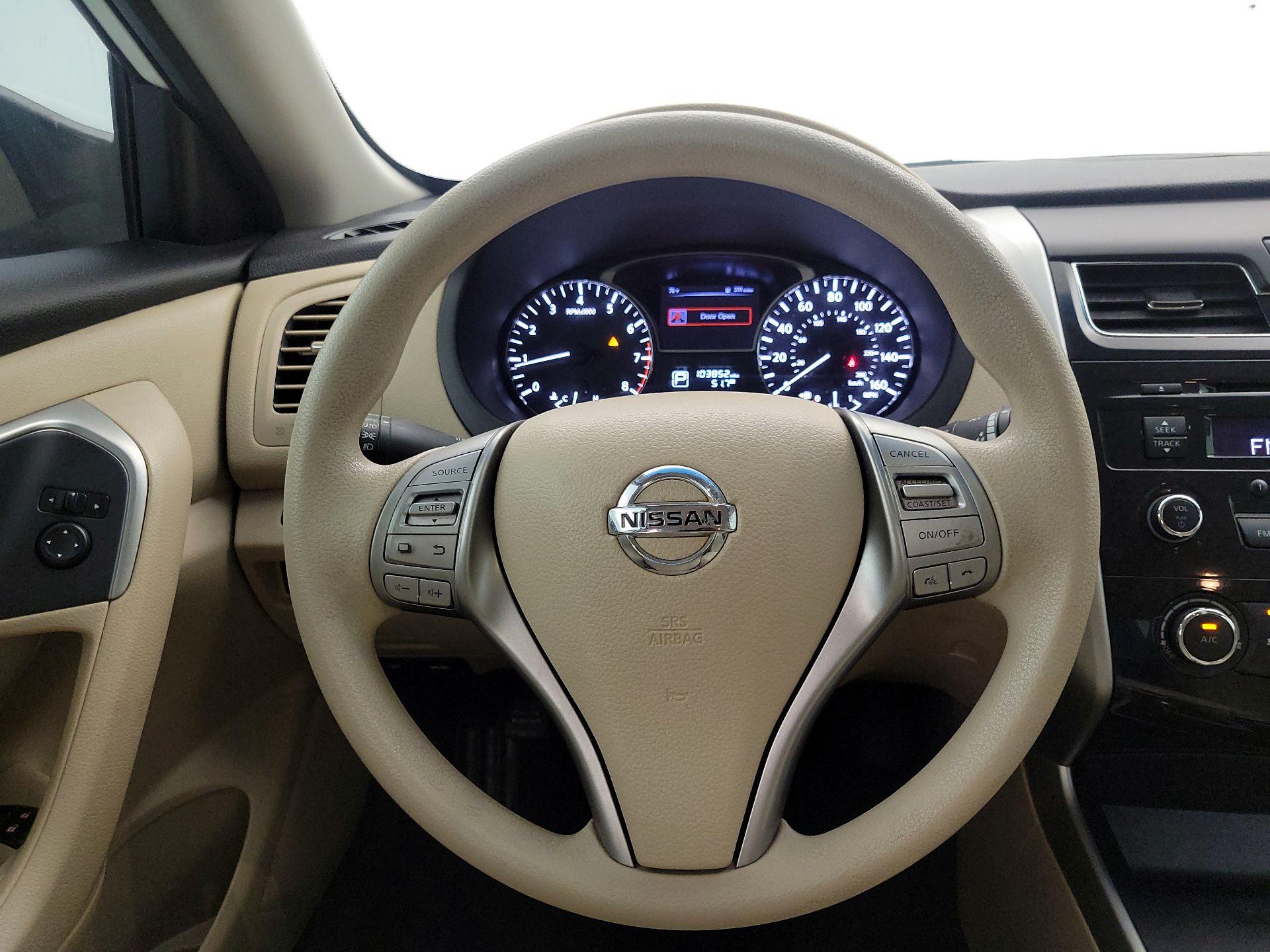 Thumbnail: 2015 Nissan Altima - 10