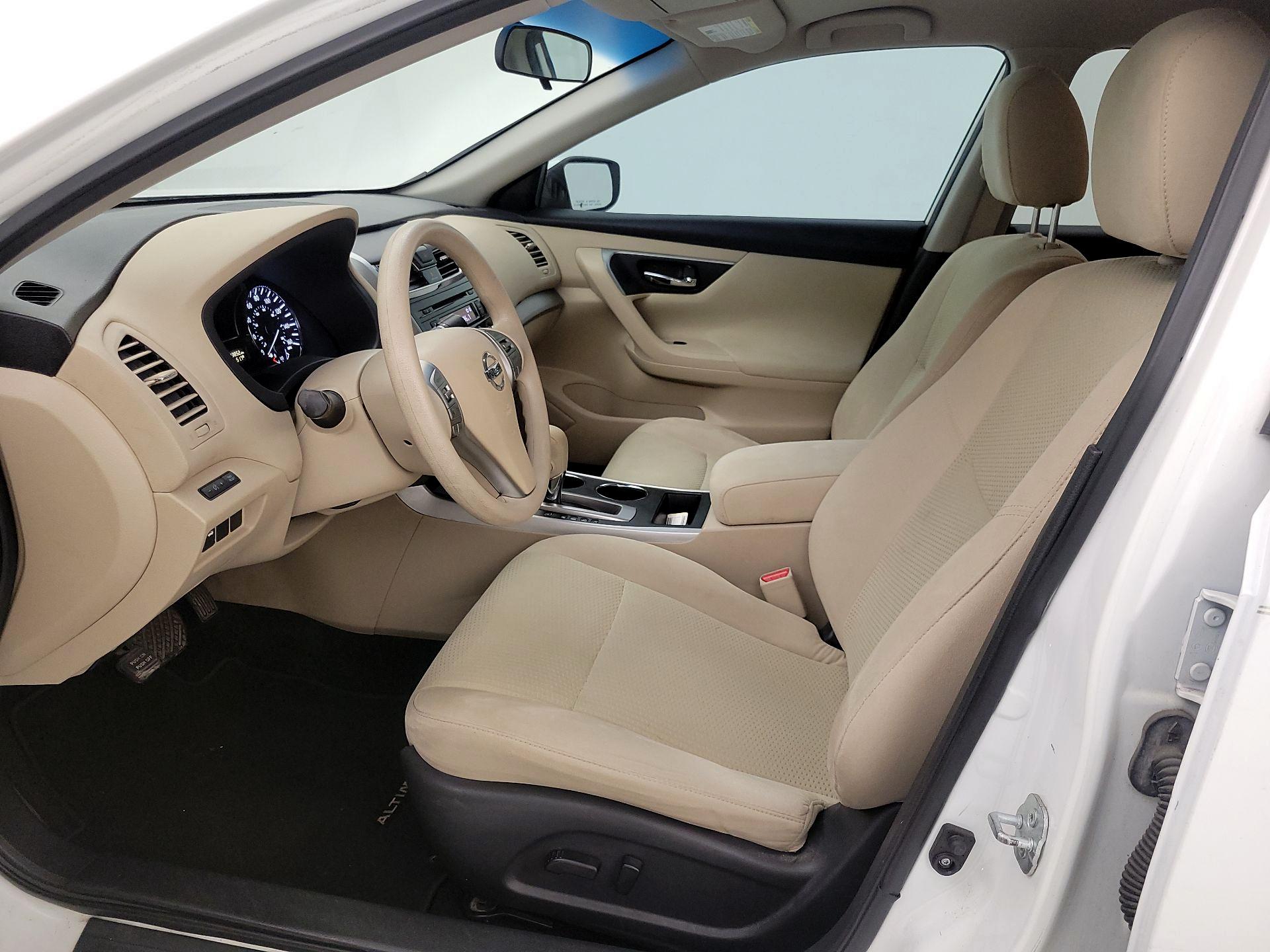 Thumbnail: 2015 Nissan Altima - 11