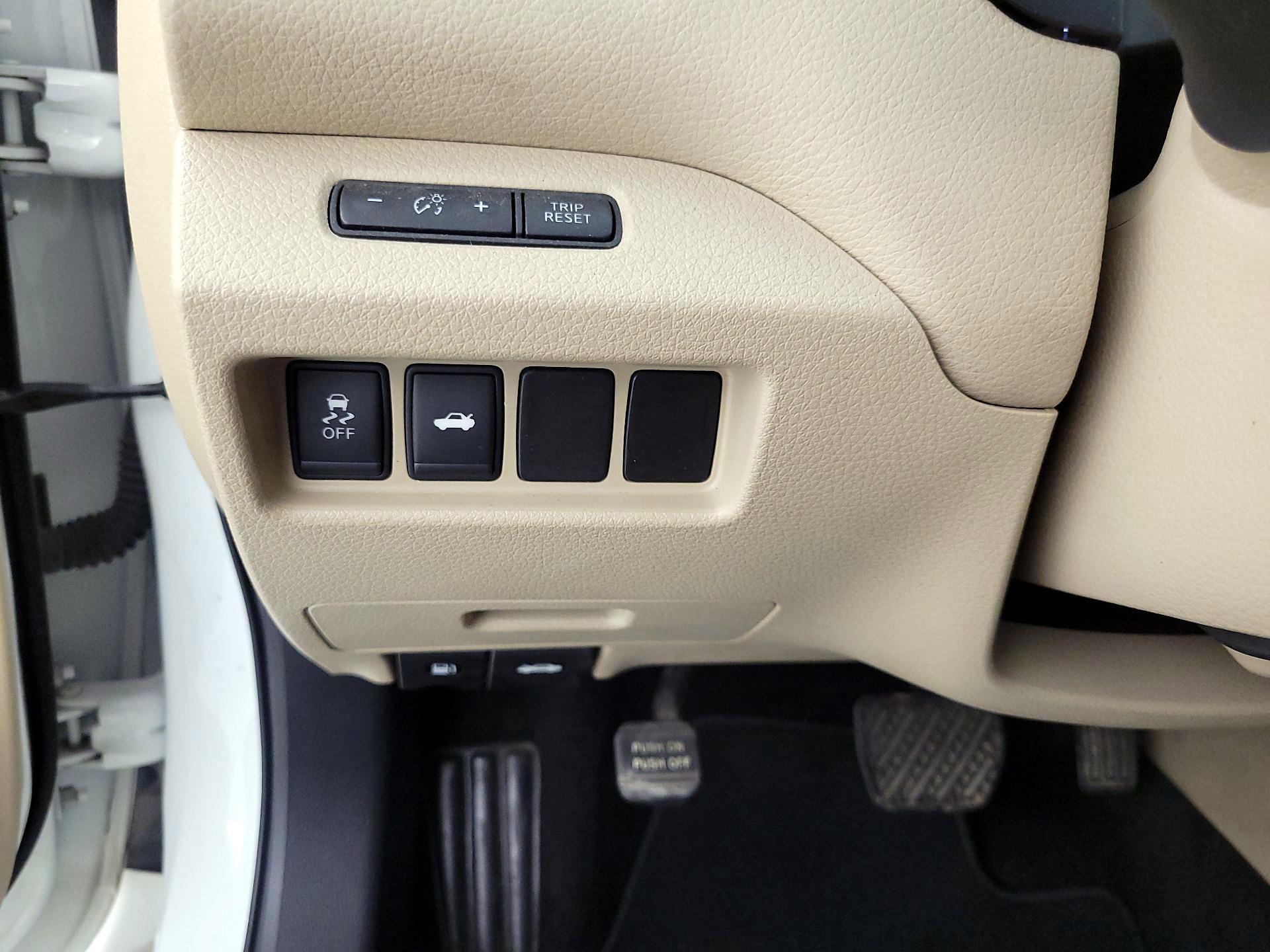Thumbnail: 2015 Nissan Altima - 13