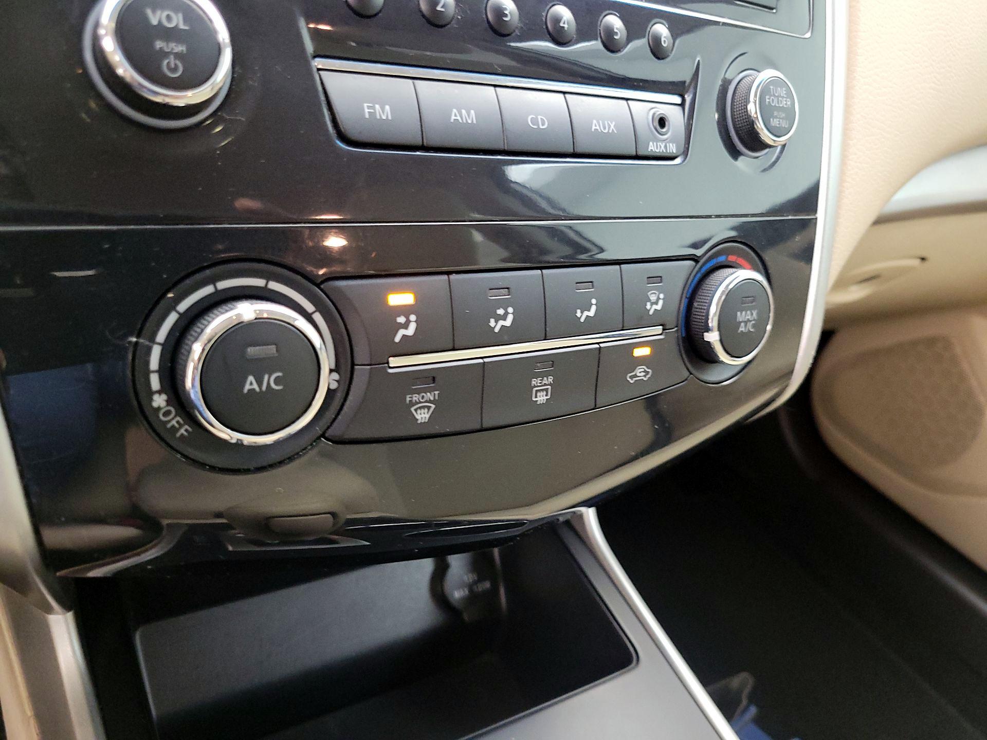 Thumbnail: 2015 Nissan Altima - 15